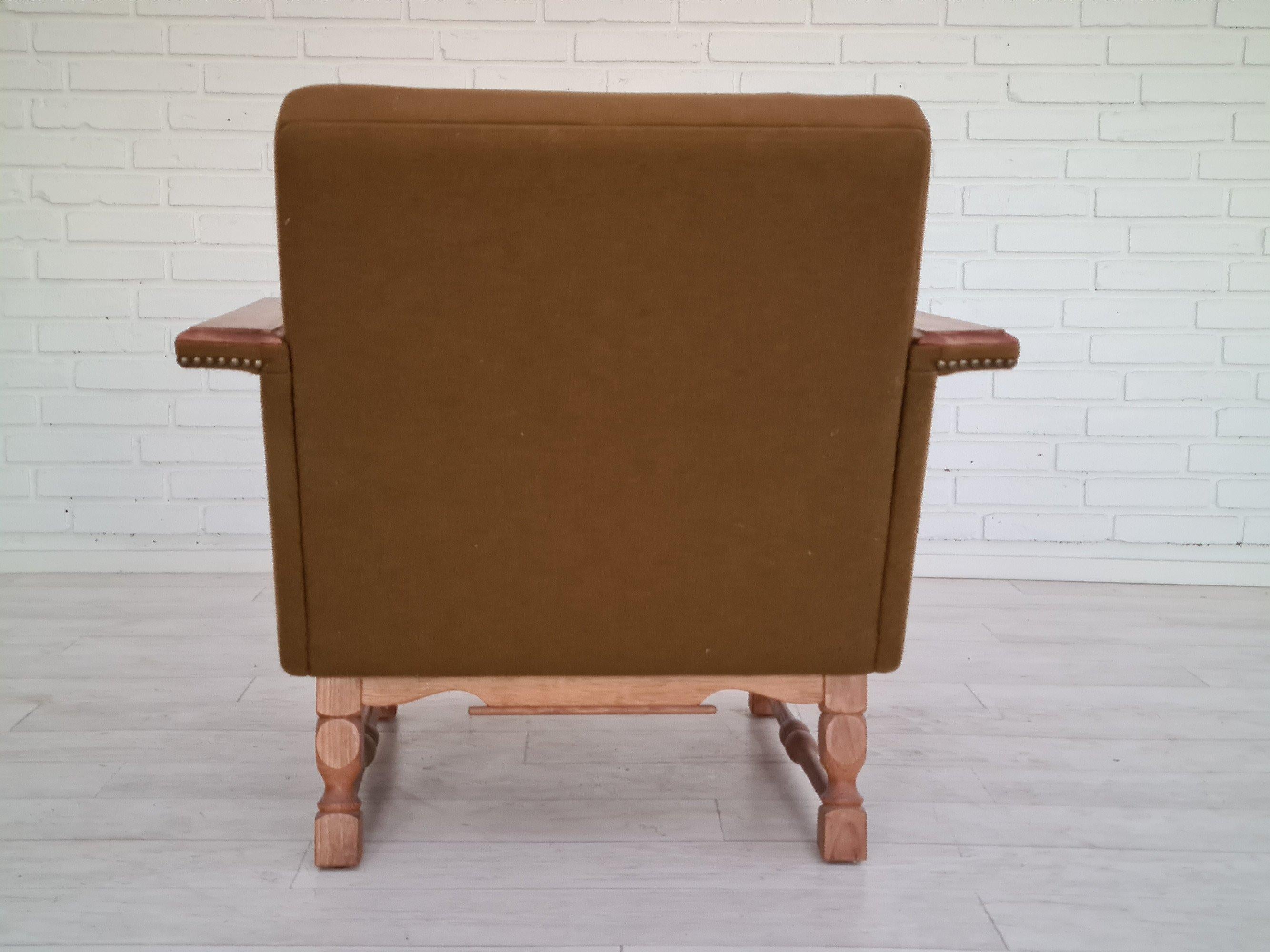 1970s, Danish Design, Set of Armchairs, Oak Wood, Wool, Original Condition For Sale 8
