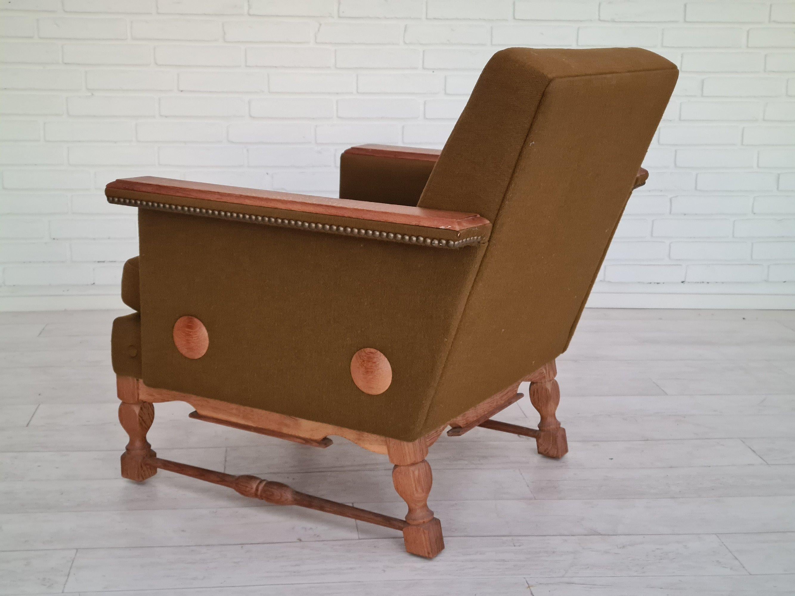1970s, Danish Design, Set of Armchairs, Oak Wood, Wool, Original Condition For Sale 10