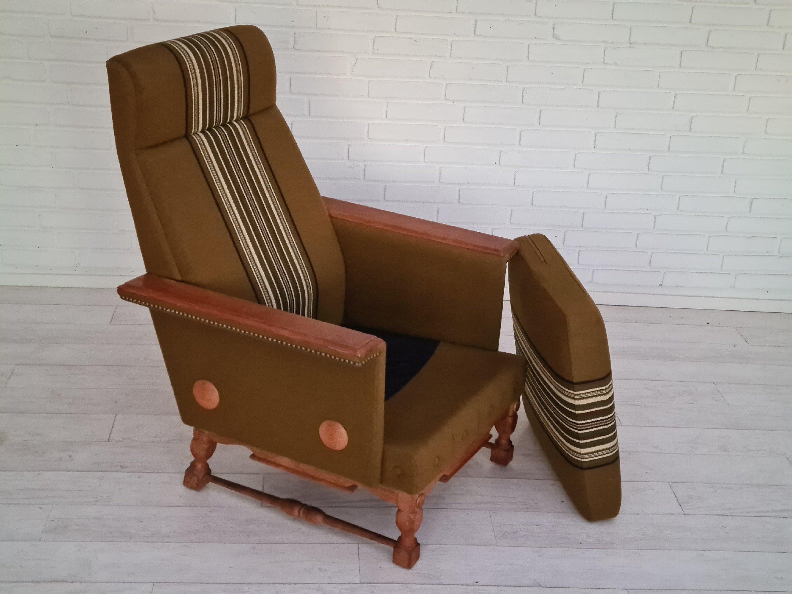 1970s, Danish Design, Set of Armchairs, Oak Wood, Wool, Original Condition For Sale 1