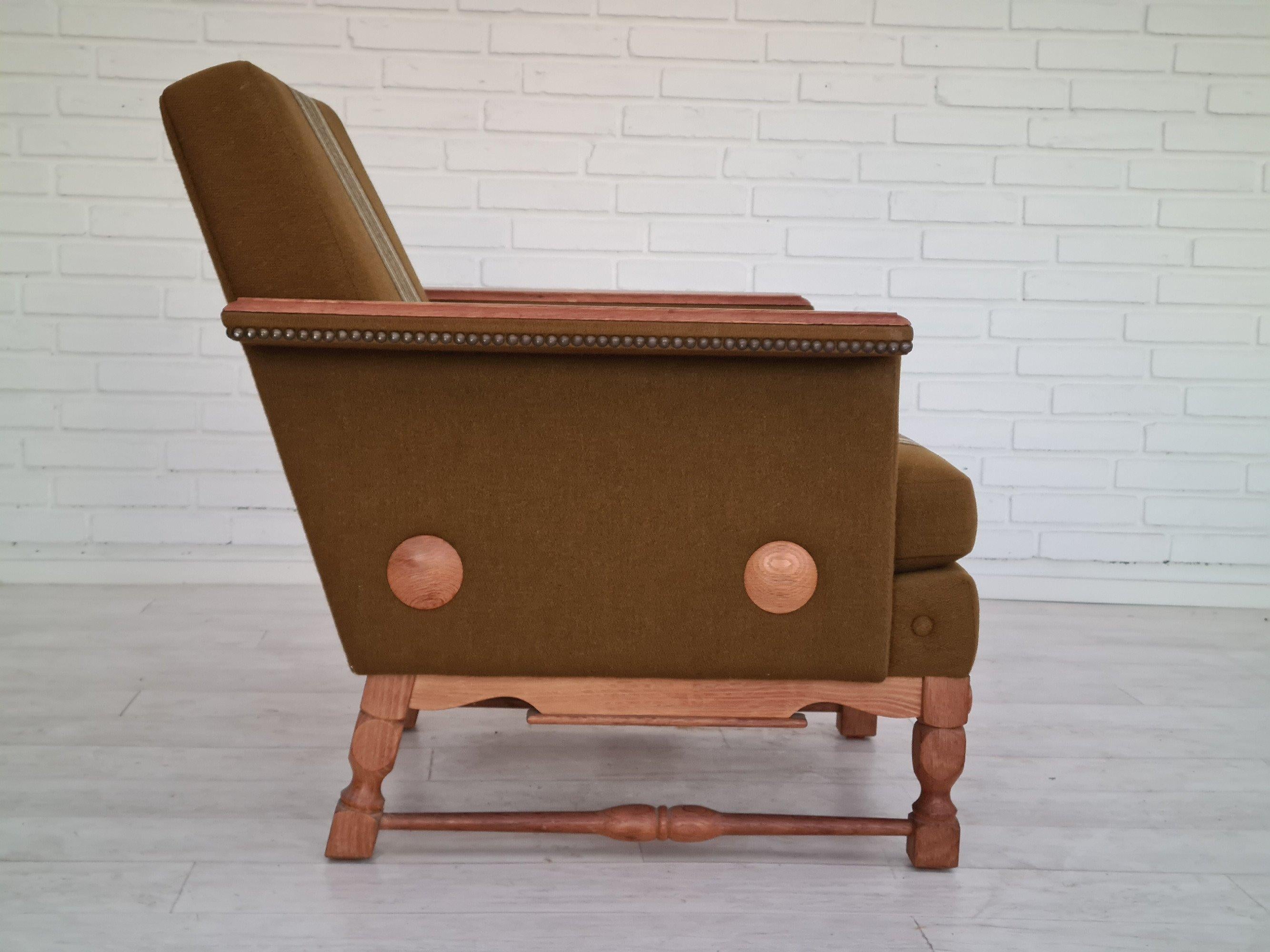 1970s, Danish Design, Set of Armchairs, Oak Wood, Wool, Original Condition For Sale 3