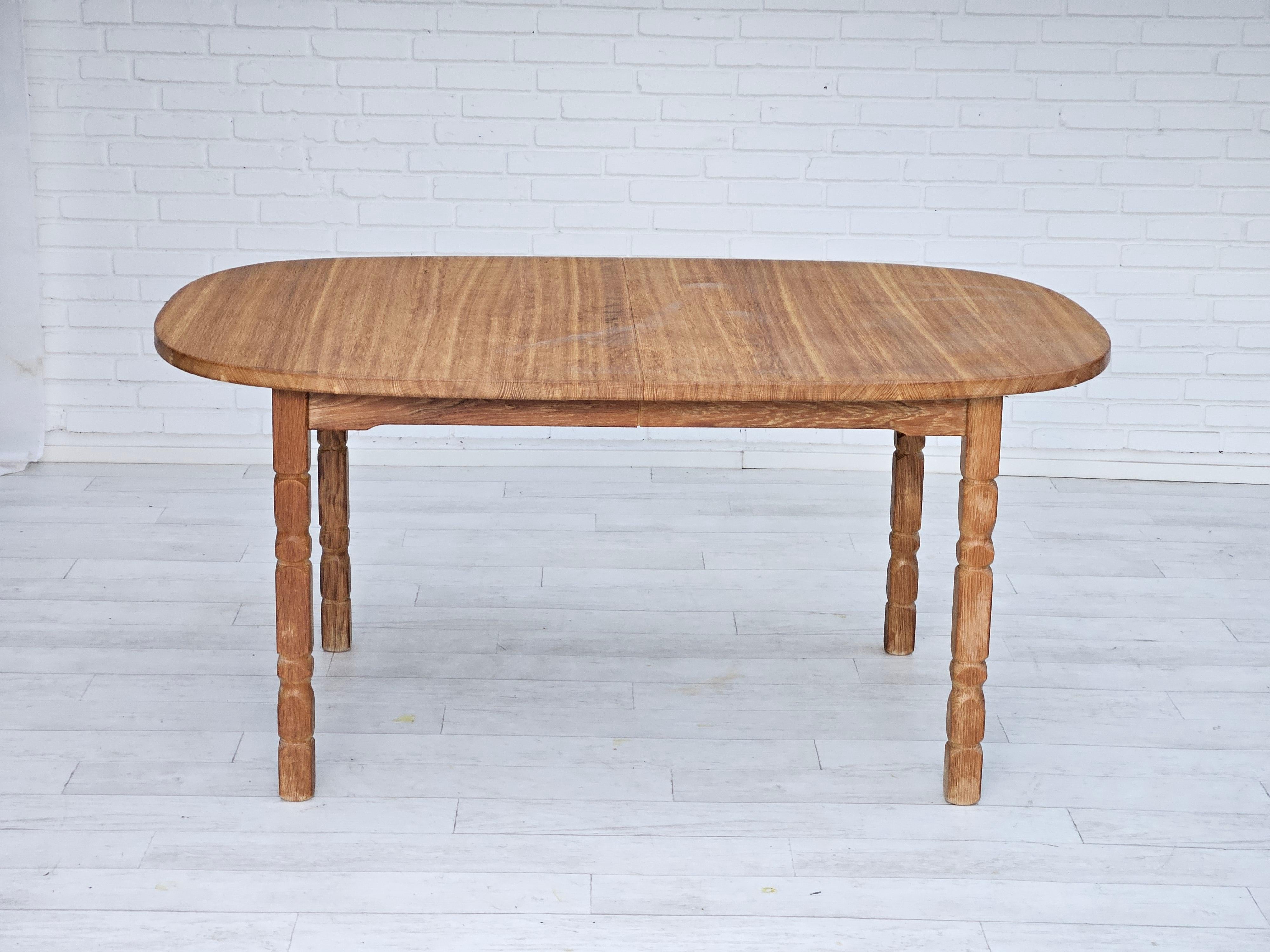 1970s, Danish dining table, solid oak wood, original condition. For Sale 3