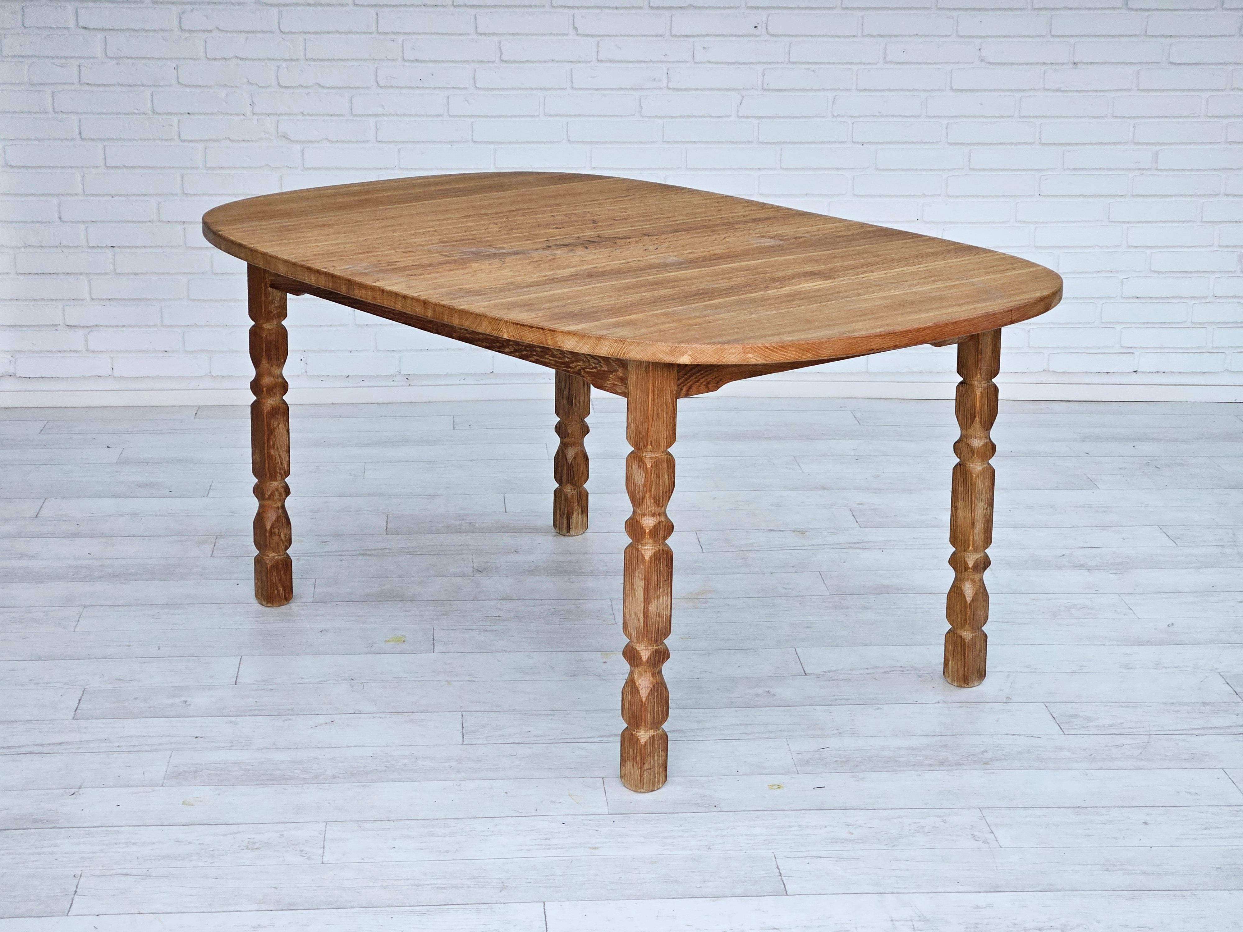 1970s, Danish dining table, solid oak wood, original condition. For Sale 5
