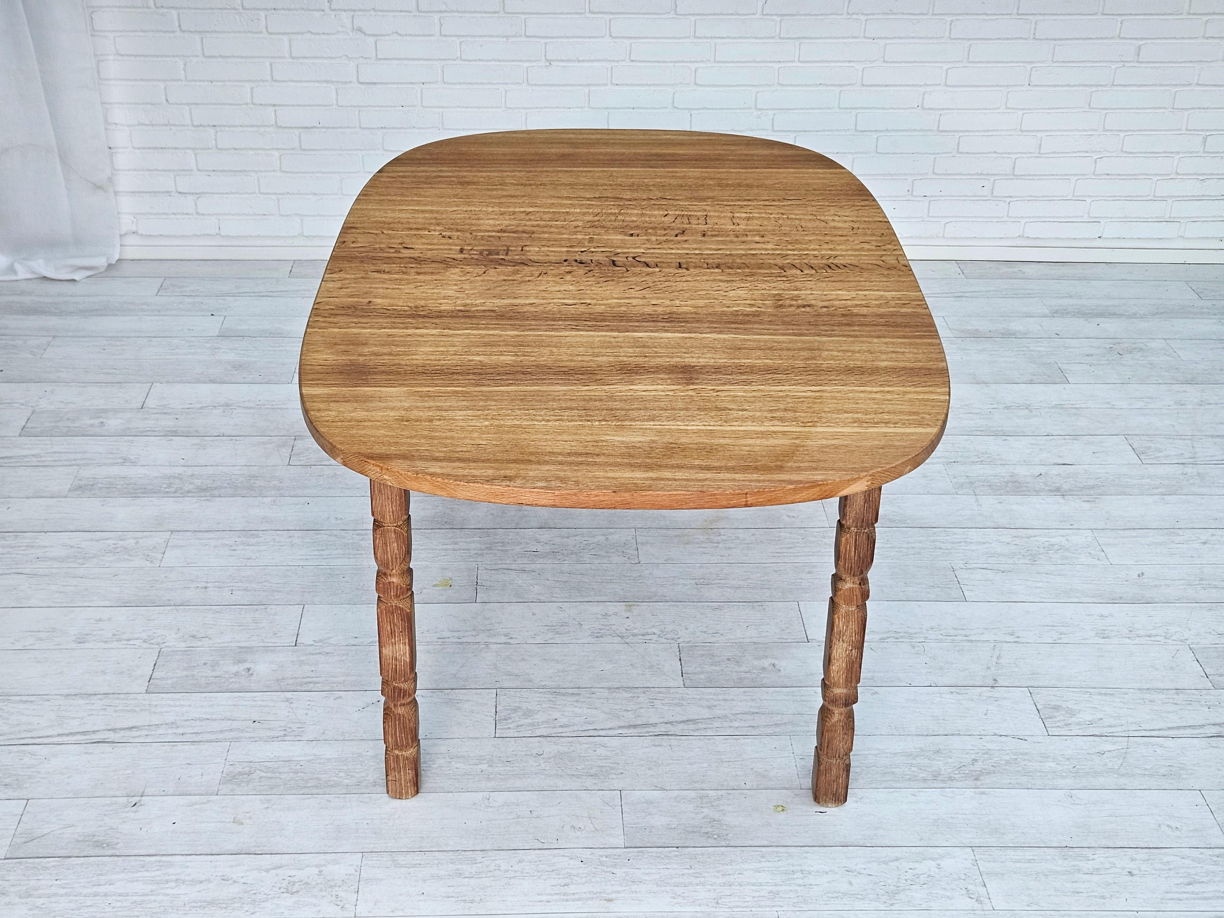 1970s, Danish dining table, solid oak wood, original condition. For Sale 8