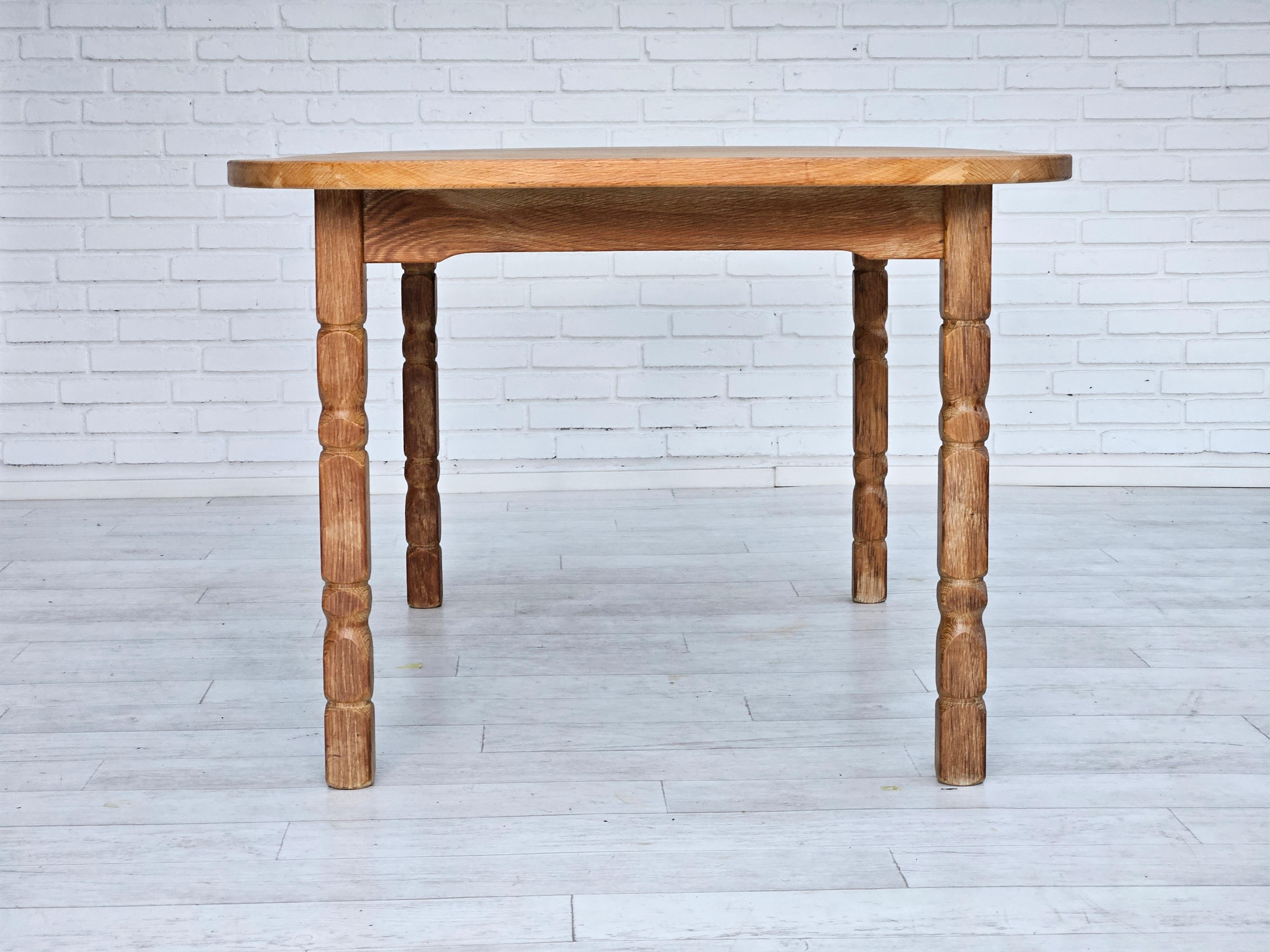 1970s, Danish dining table, solid oak wood, original condition. For Sale 9