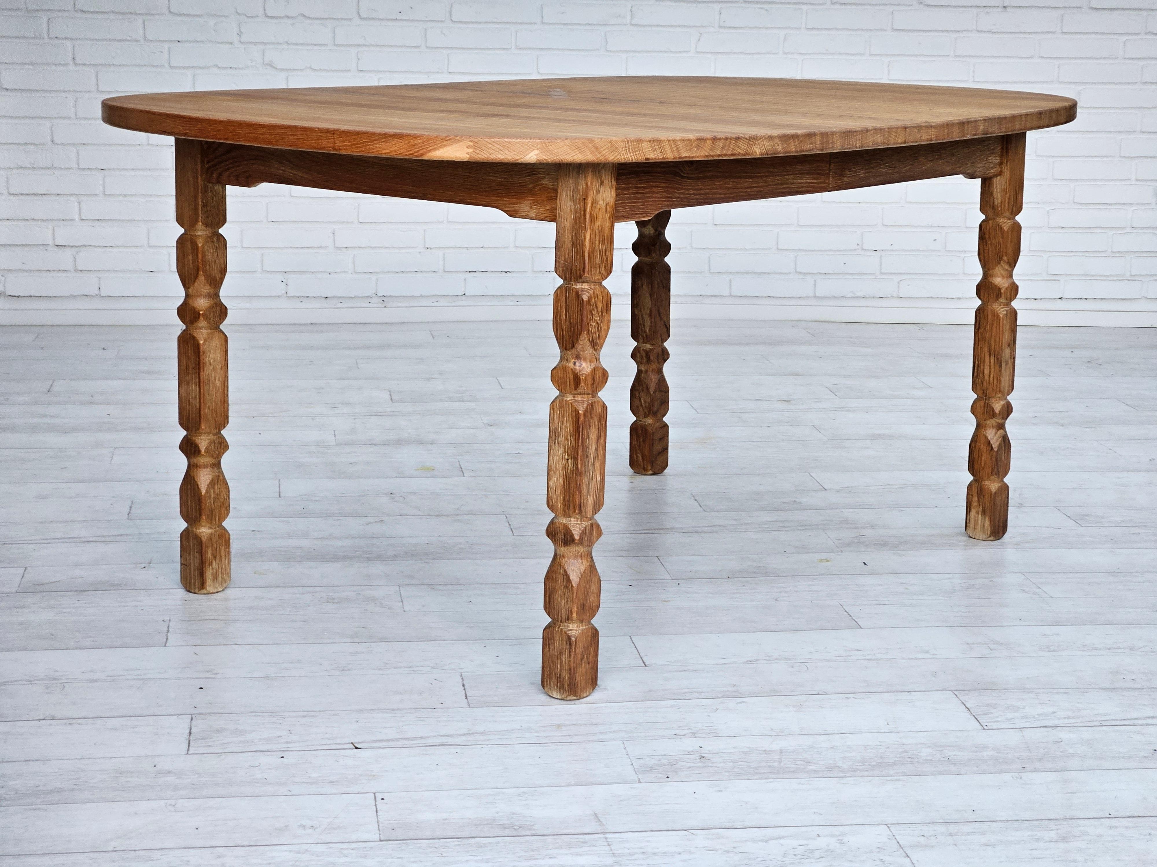 1970s, Danish dining table, solid oak wood, original condition. For Sale 10