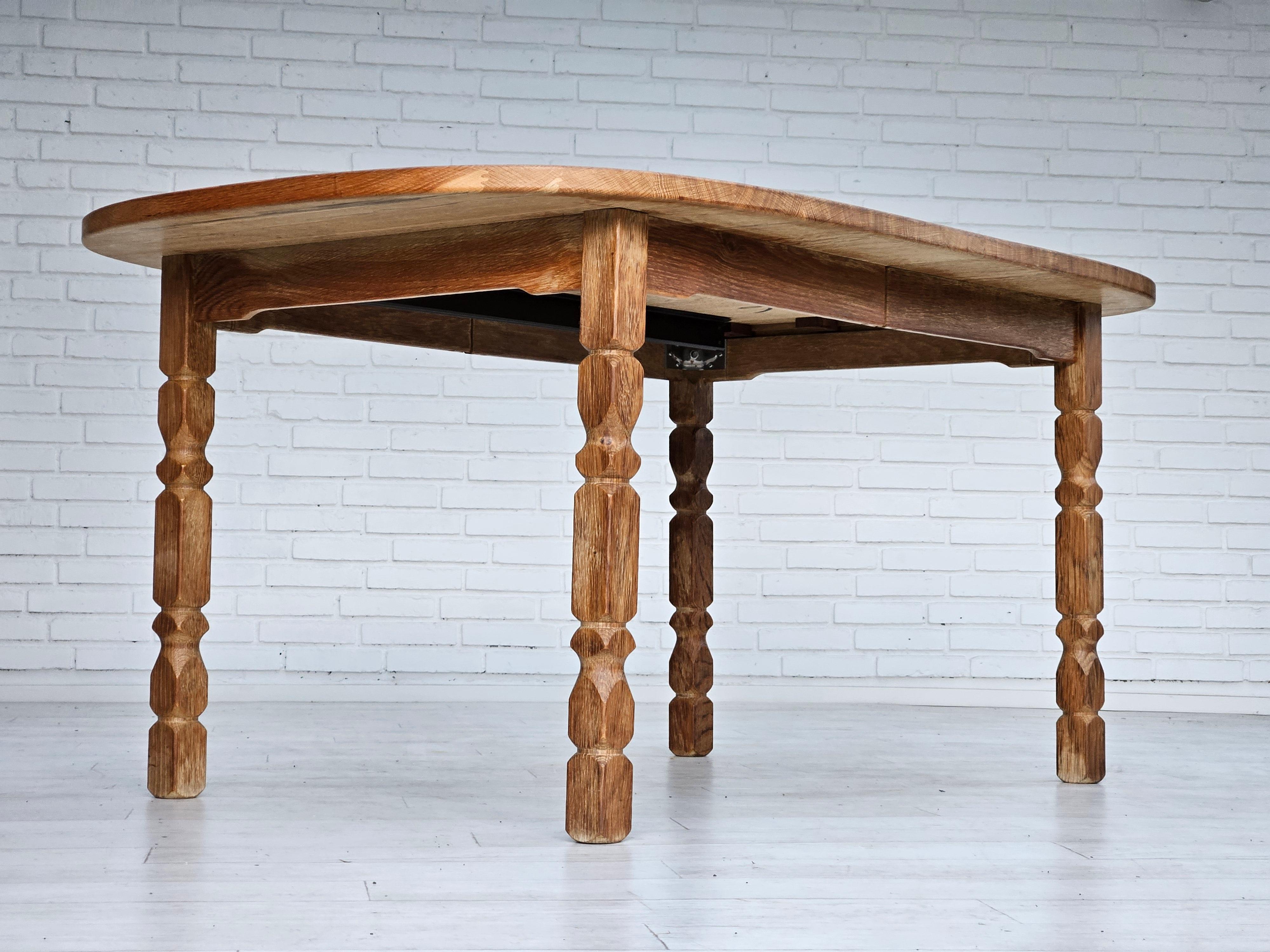 1970s, Danish dining table, solid oak wood, original condition. For Sale 11