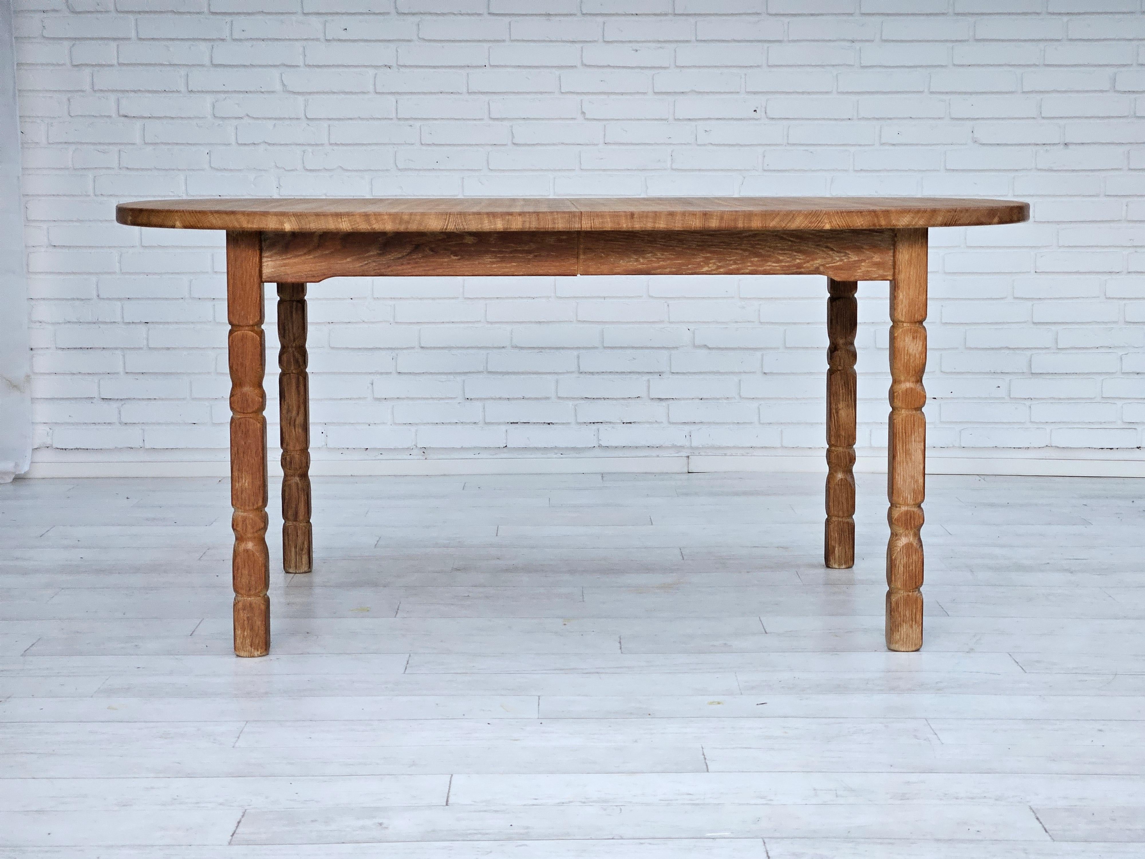 1970s, Danish dining table, solid oak wood, original condition. For Sale 2