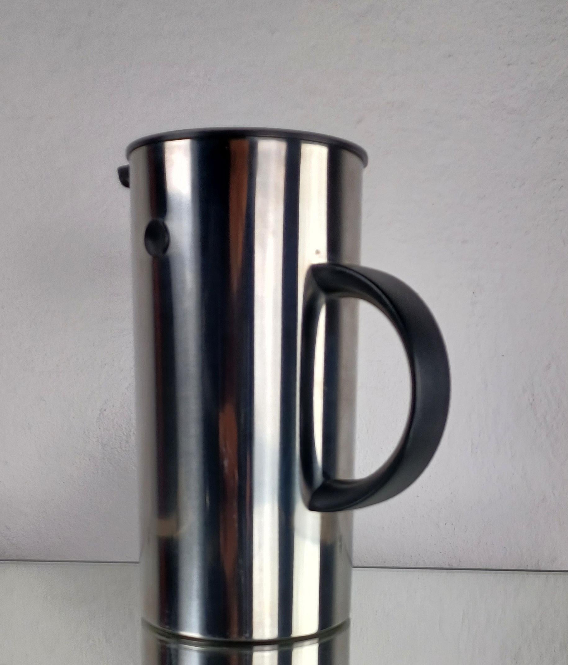 1970's Danish Erik Magnussen Thermo Jug by Stelton

Timeless small thermo jug in futuristic minilalist style designed by Erik Magnussen for Stelton in 1977.  

The thermo jug is in good vintage condition.
