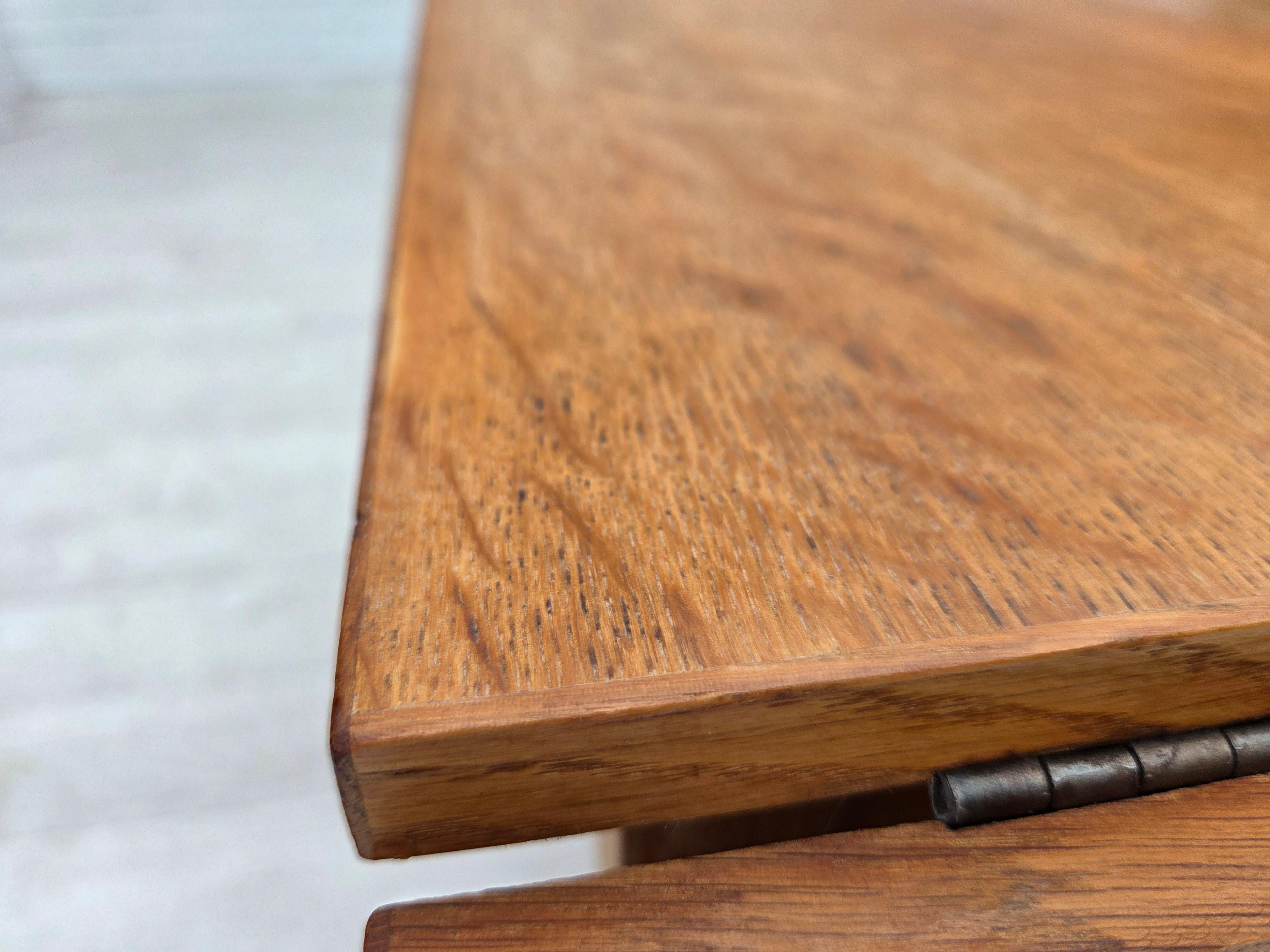 1970, table basse pliante danoise, bois de chêne, rotin, état d'origine. en vente 6