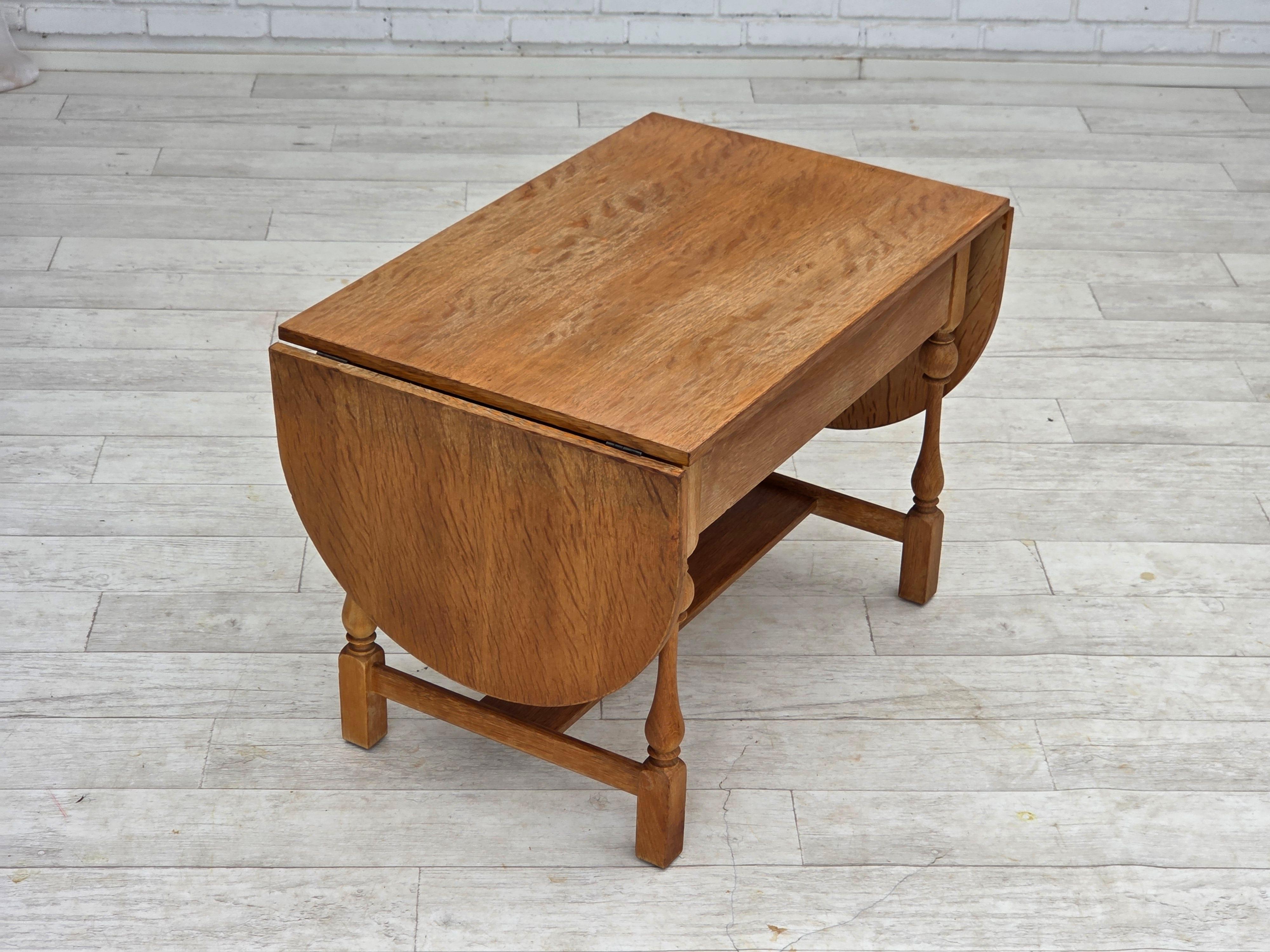 1970, table basse pliante danoise, bois de chêne, rotin, état d'origine. en vente 8