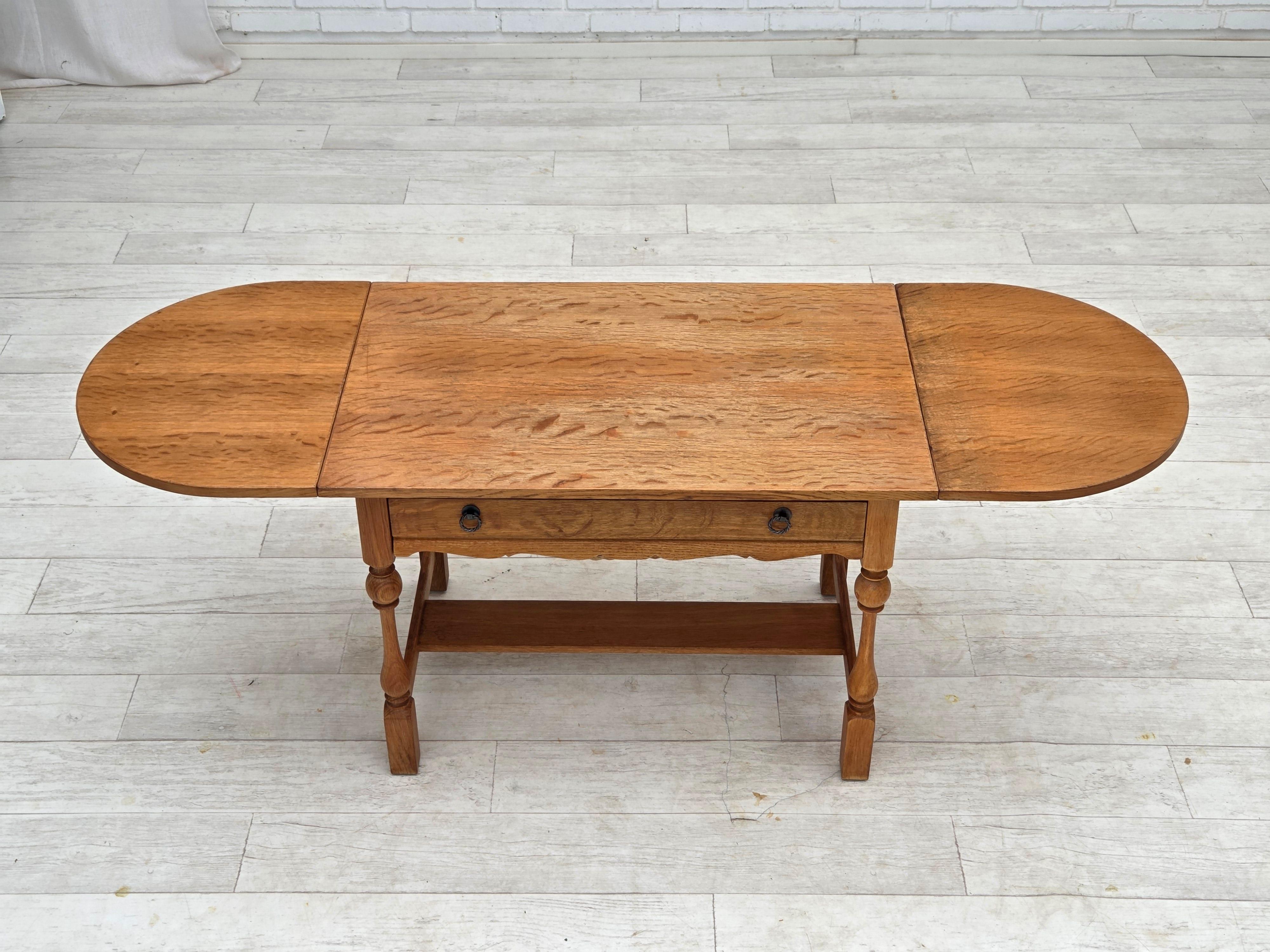 Danois 1970, table basse pliante danoise, bois de chêne, rotin, état d'origine. en vente