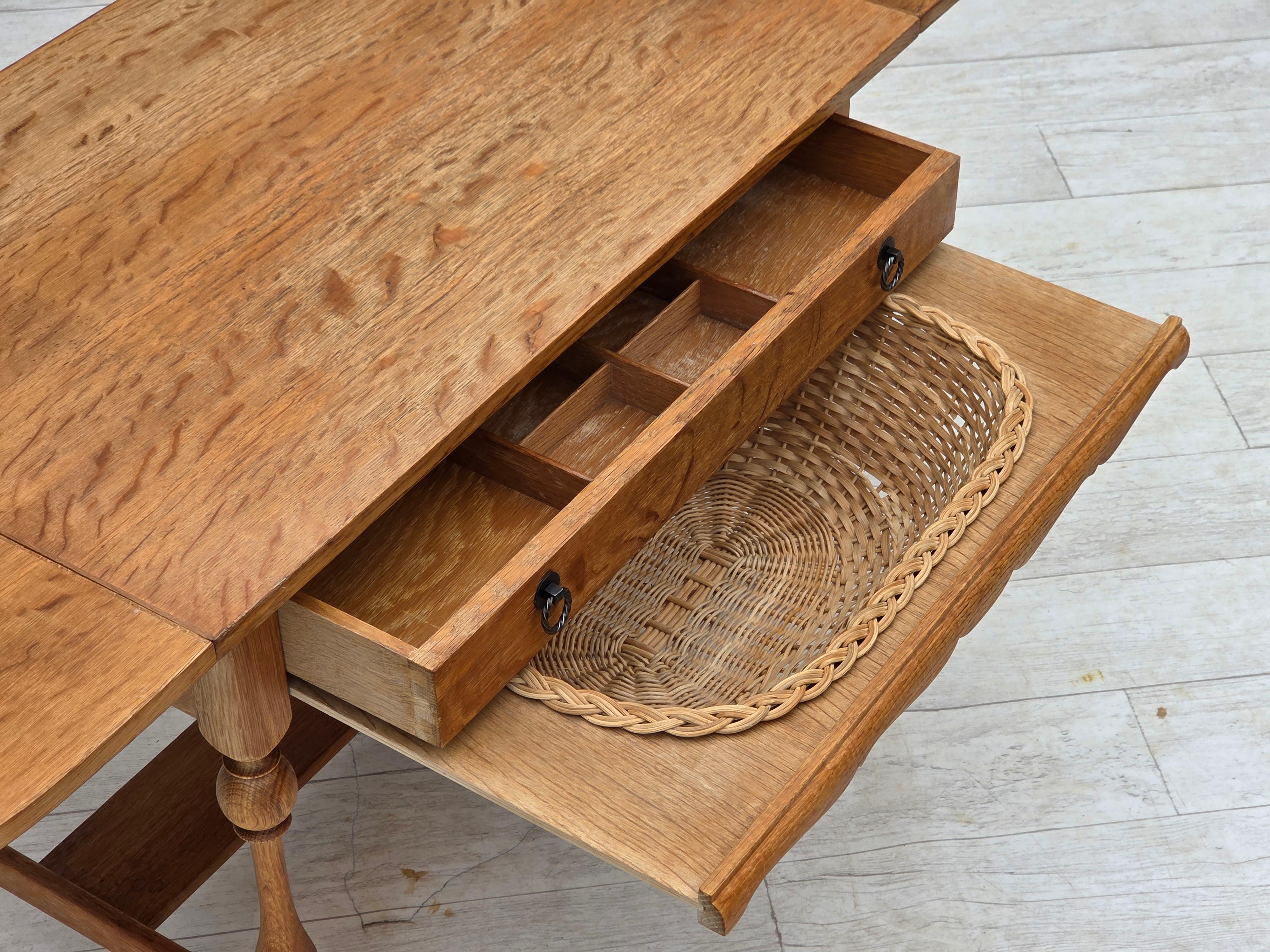 Fin du 20e siècle 1970, table basse pliante danoise, bois de chêne, rotin, état d'origine. en vente