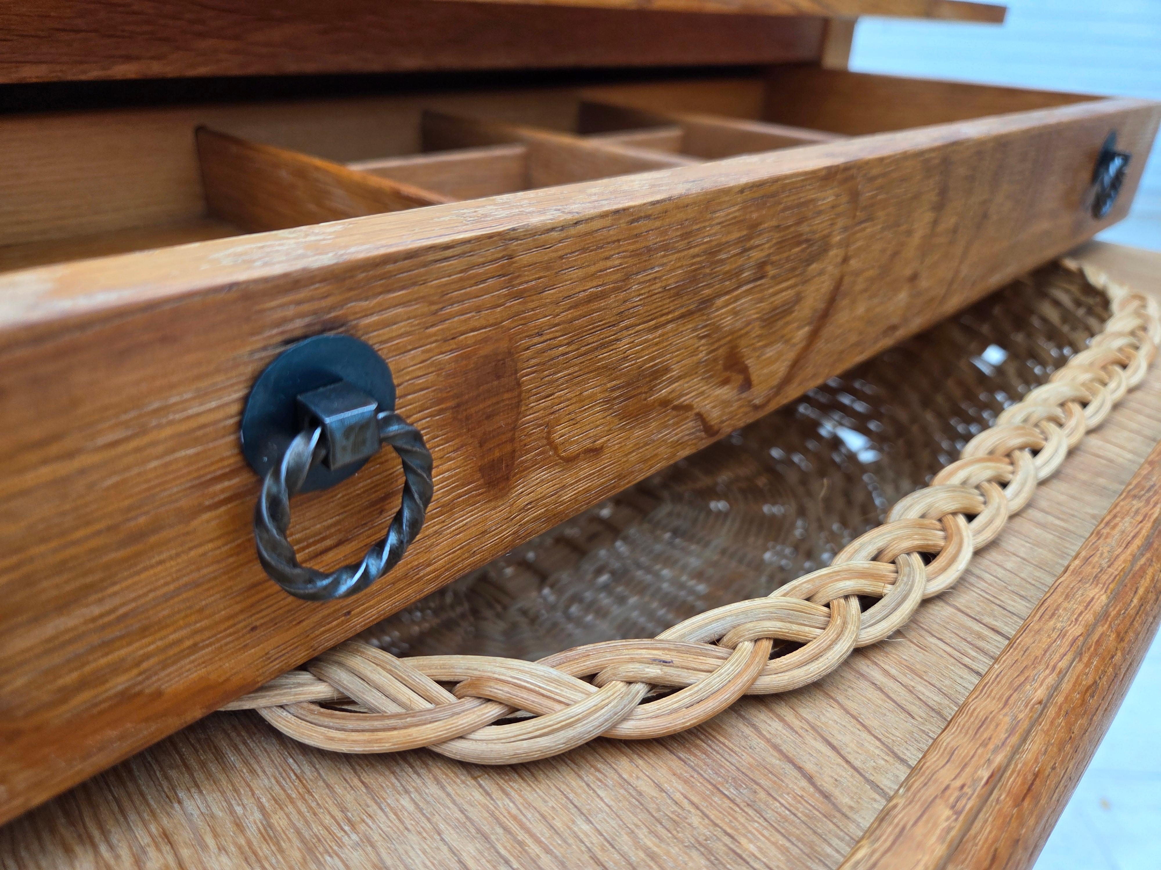 Rotin 1970, table basse pliante danoise, bois de chêne, rotin, état d'origine. en vente