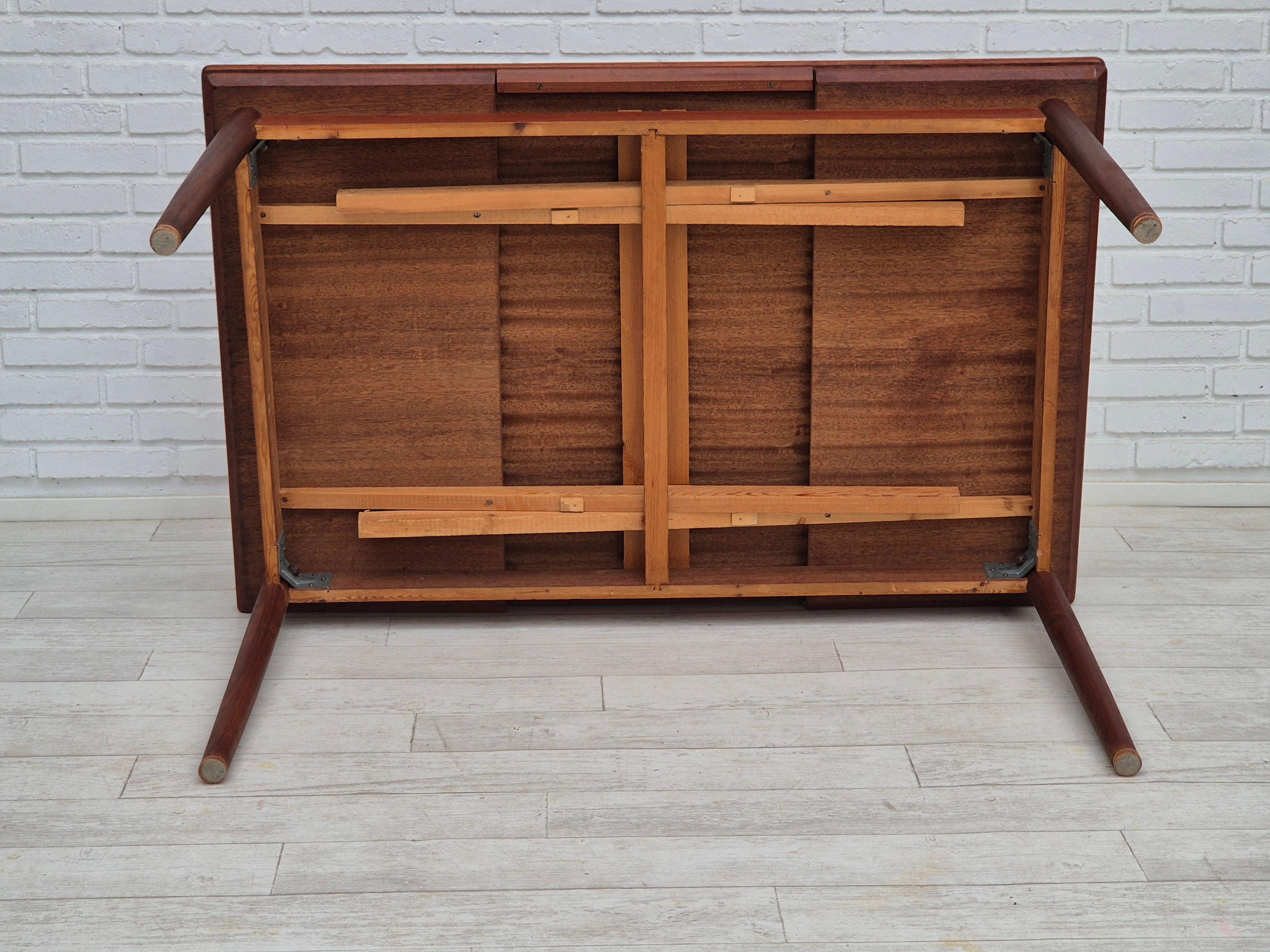 Table de salle à manger danoise pliable des années 1970, bois de teck, état d'origine en vente 5