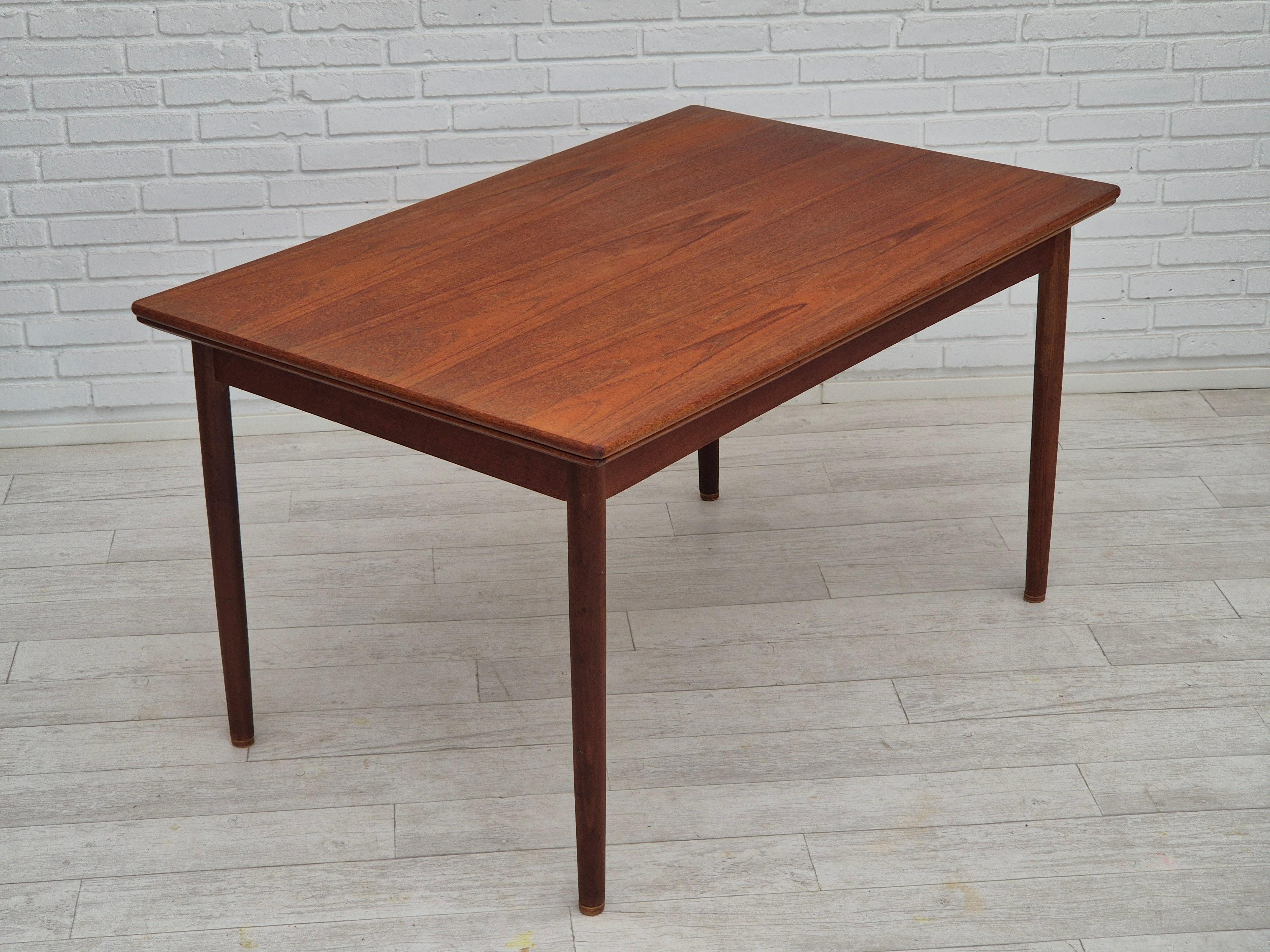 Table de salle à manger danoise pliable des années 1970, bois de teck, état d'origine en vente 7