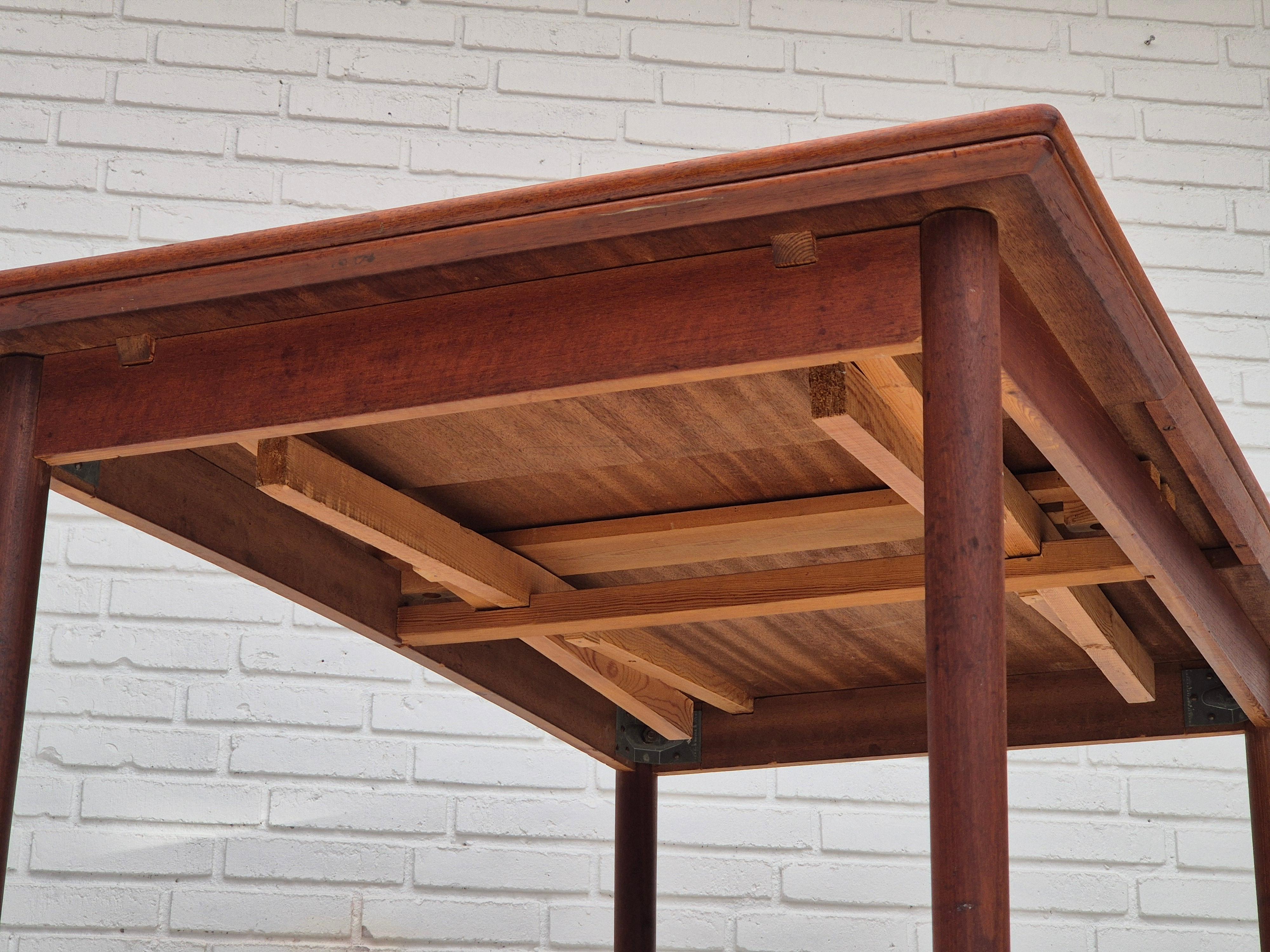 Milieu du XXe siècle Table de salle à manger danoise pliable des années 1970, bois de teck, état d'origine en vente
