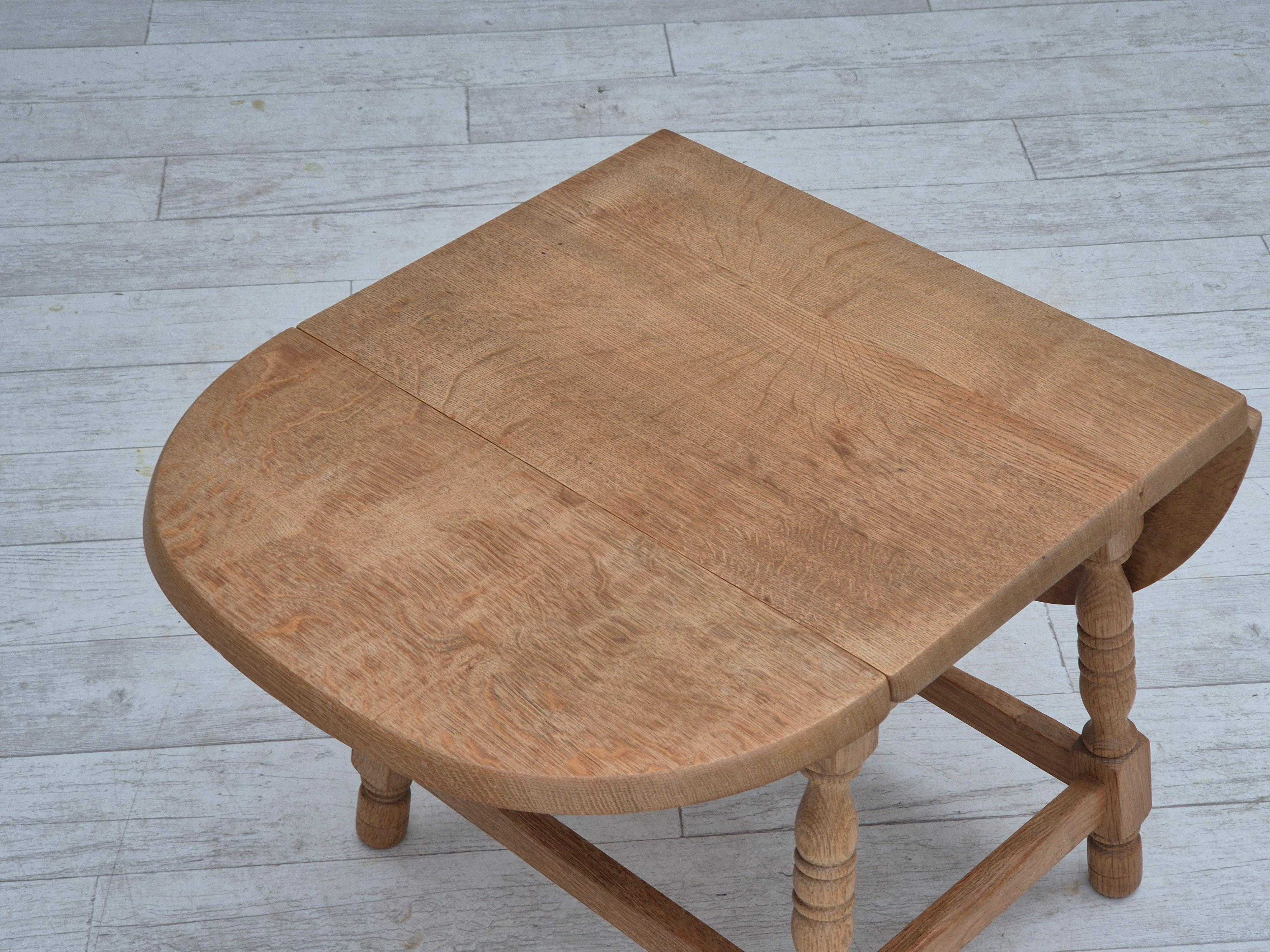 Tavolino pieghevole danese degli anni '70, in legno massiccio di Oak, condizioni originali. in vendita 3