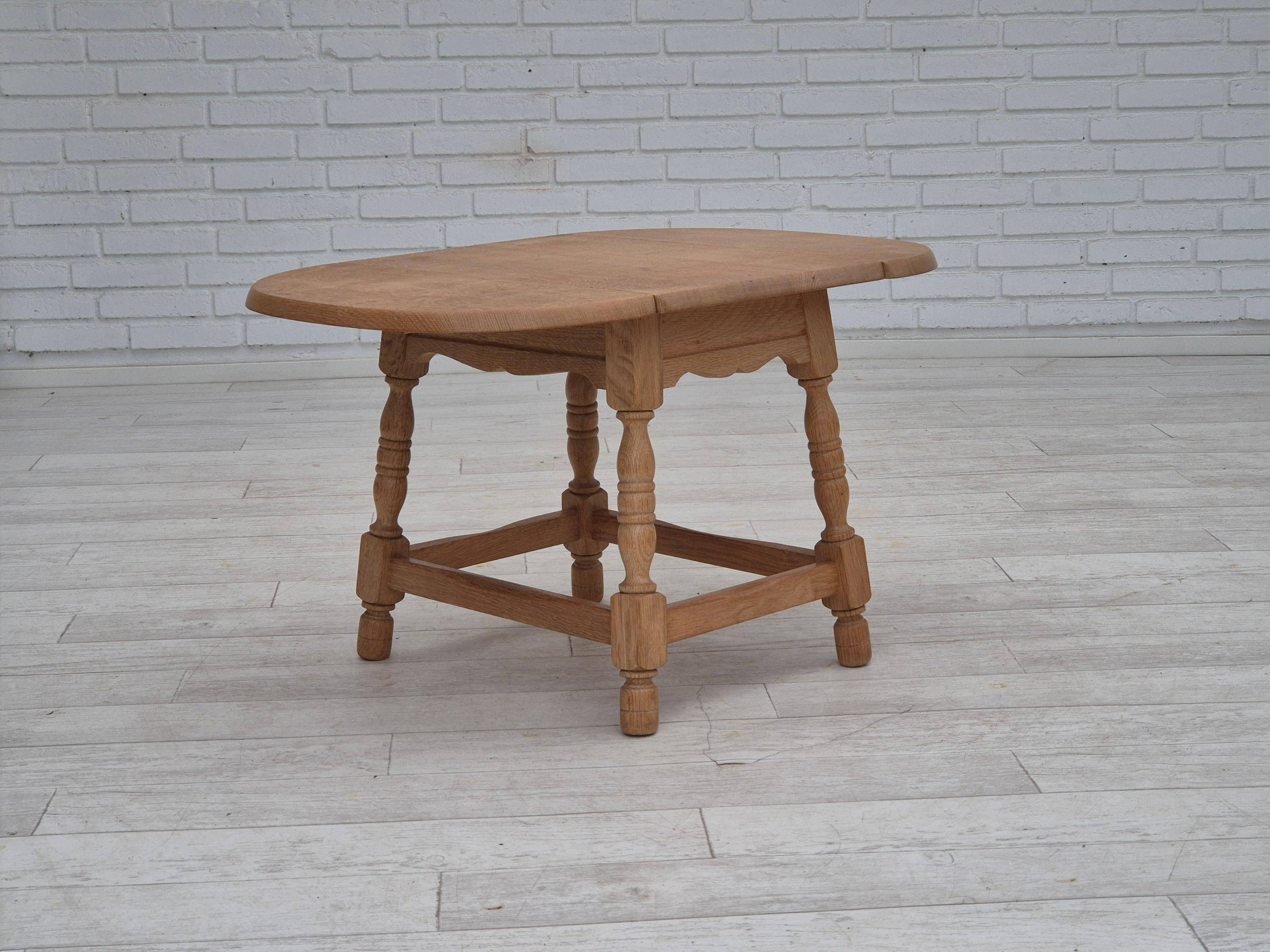 Danese Tavolino pieghevole danese degli anni '70, in legno massiccio di Oak, condizioni originali. in vendita