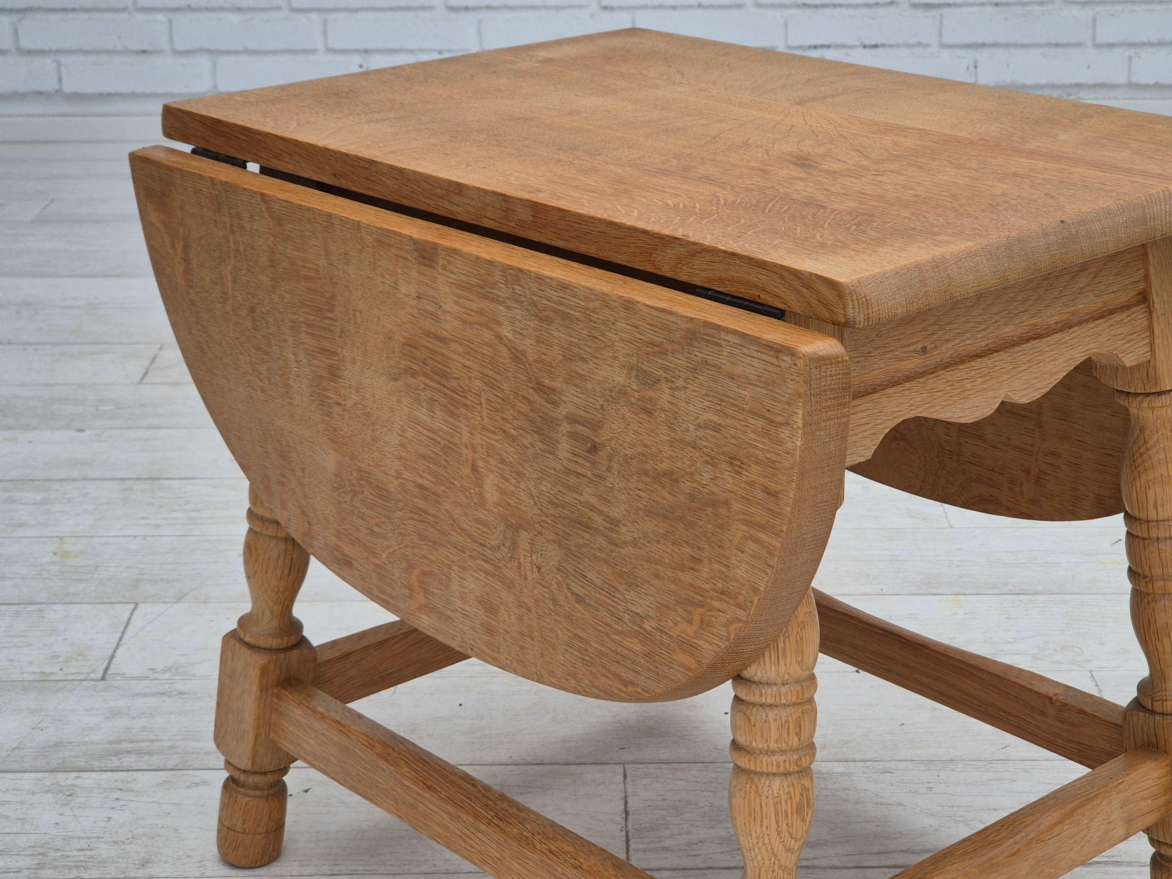 Tavolino pieghevole danese degli anni '70, in legno massiccio di Oak, condizioni originali. in vendita 1