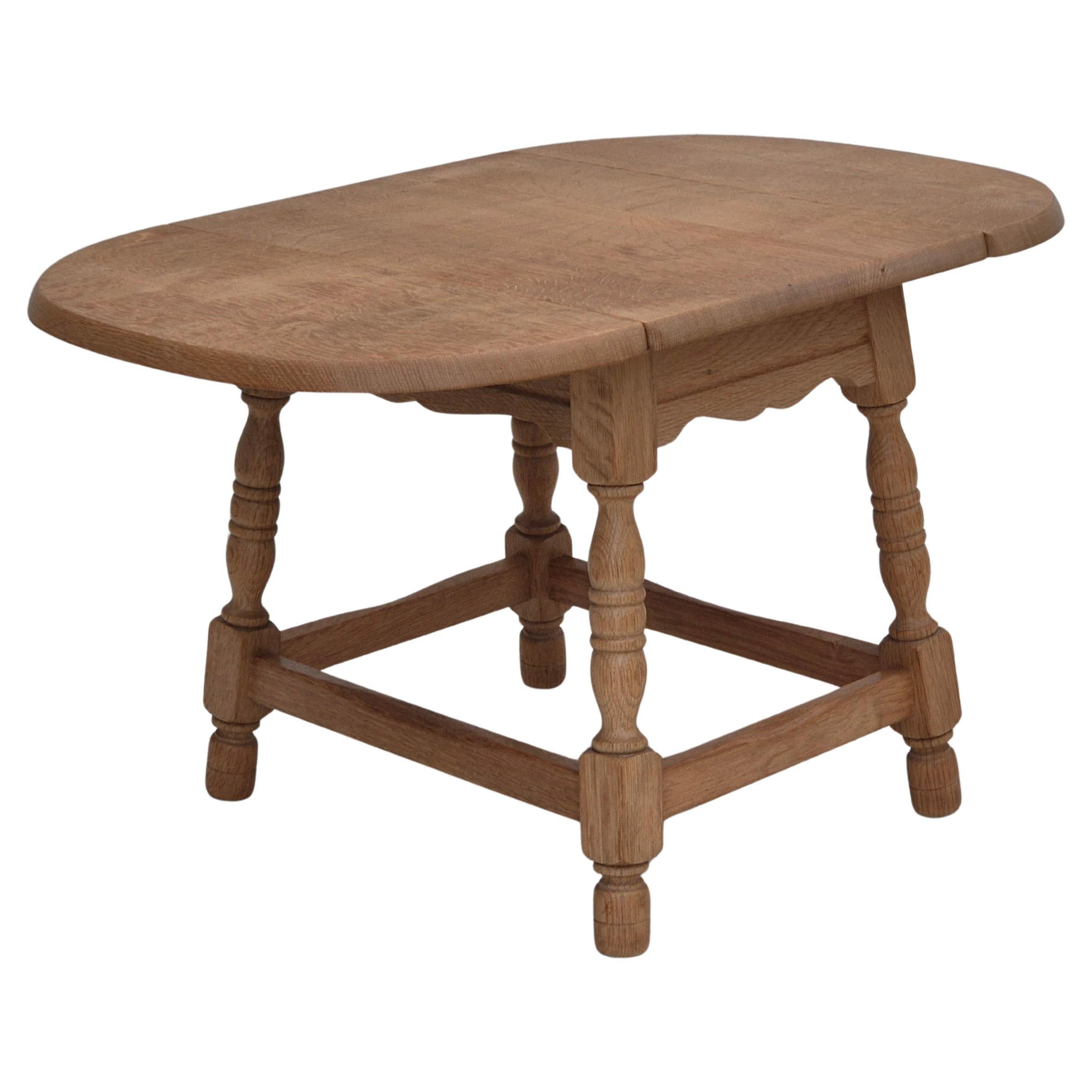 Tavolino pieghevole danese degli anni '70, in legno massiccio di Oak, condizioni originali.
