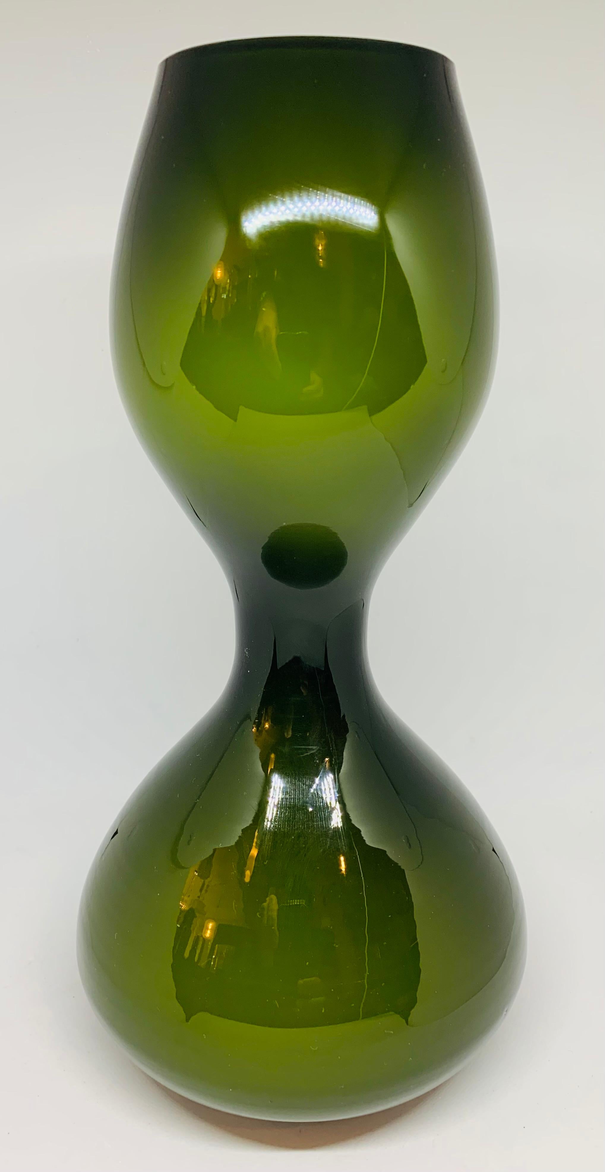 1970s Danish hand blown Holmegaard hourglass shaped dark green vase with an encased white glass interior. The outer green glass of the vase is 5mm thick, the white glass 2mm with a 1mm clear glass interior. In very good vintage condition with no