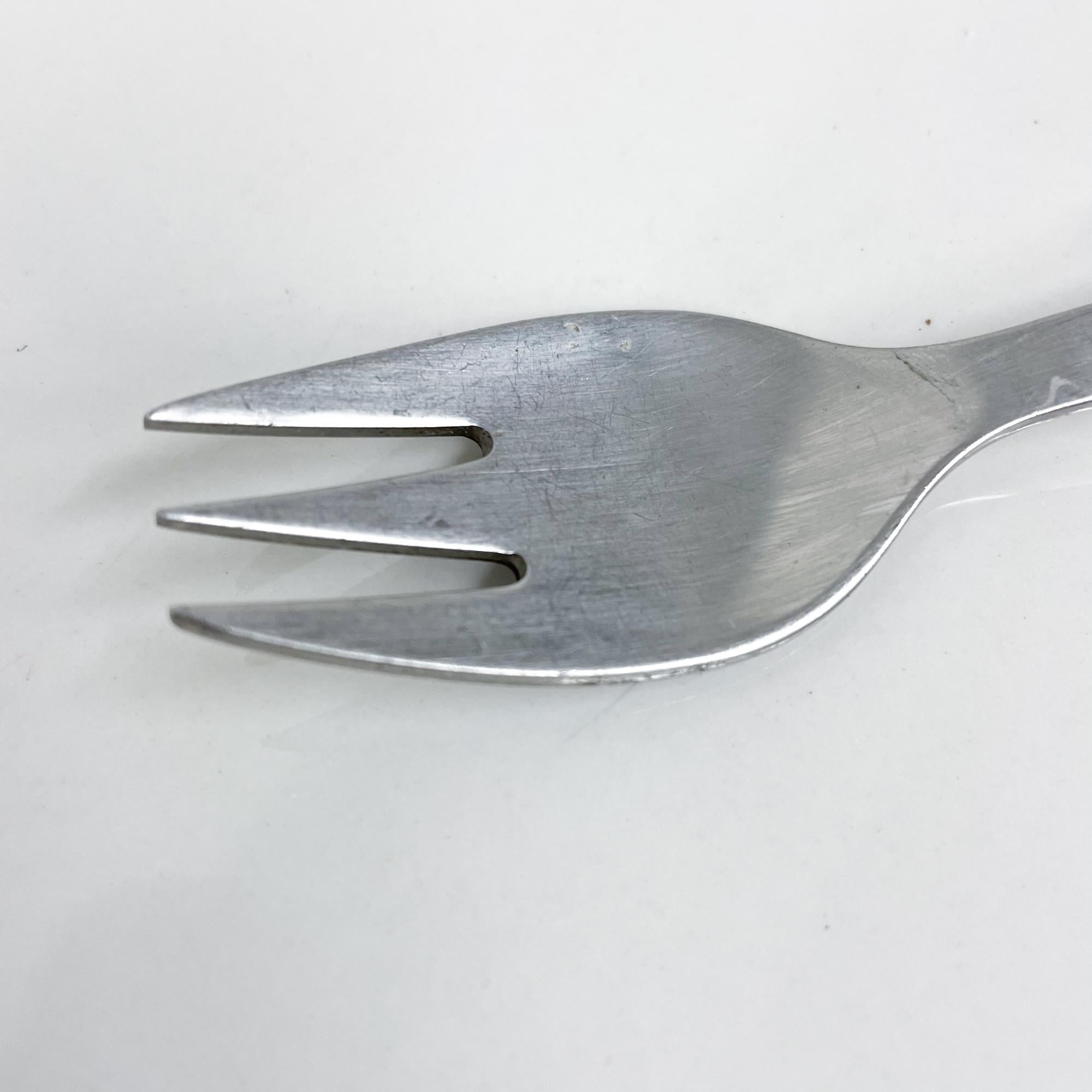 1970s Danish Henning Koppel designer for Georg Jensen Co Pattern is Strata- black flatware cutlery one small salad fork.
Clean modern lines. Stainless steel with black plastic handle
Made in Denmark, circa the 1970s.
Dimensions: 6.75
