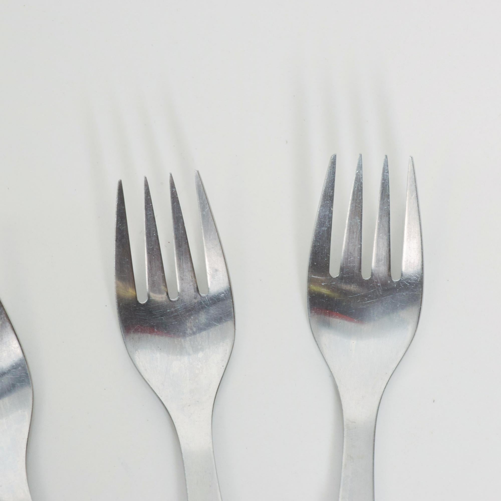 1970s Danish Henning Koppel designer for Georg Jensen Co Pattern Strata- Black flatware cutlery large dinner forks
-set of 4 in stainless steel
Dimensions: 7.5