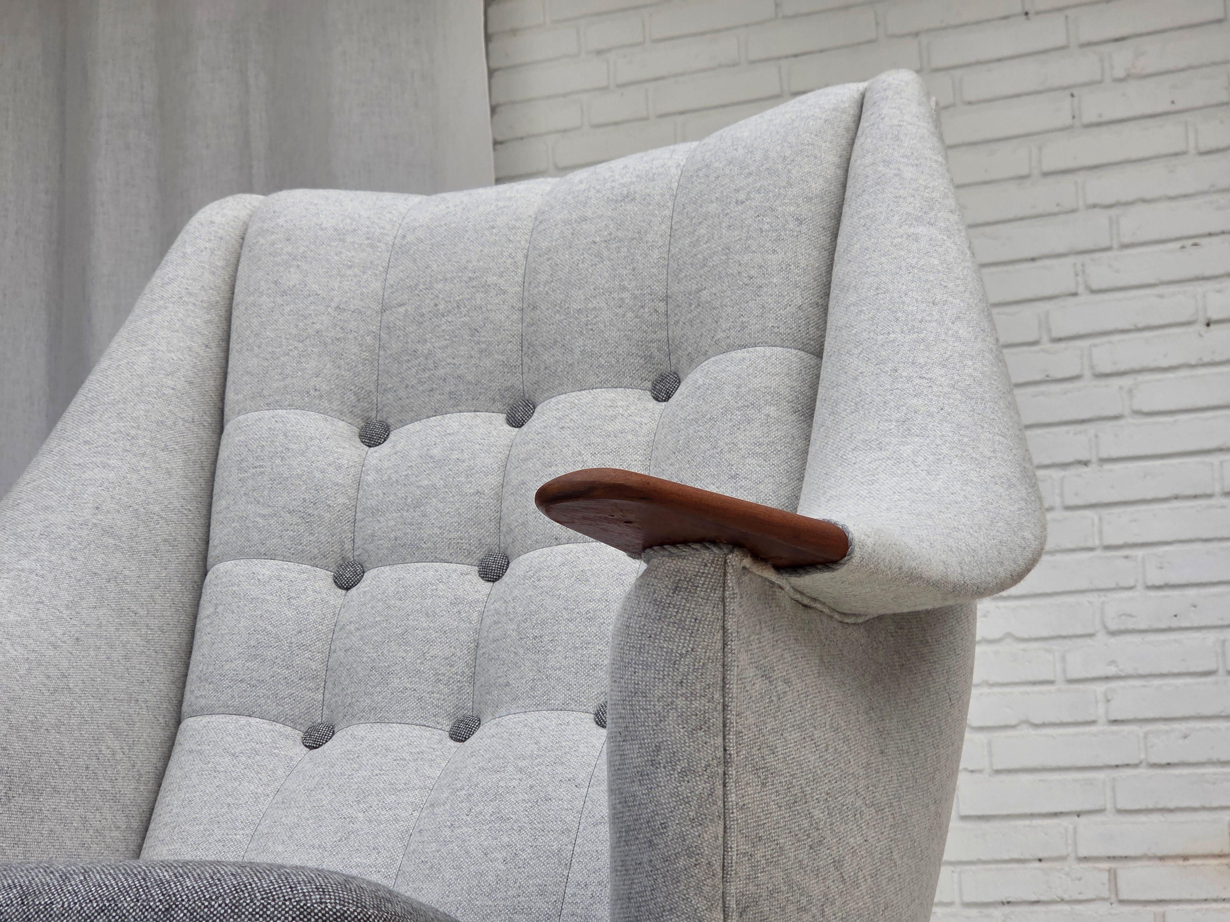 1970s, Danish high-backed armchair with stool, wool, teak wood. en venta 5