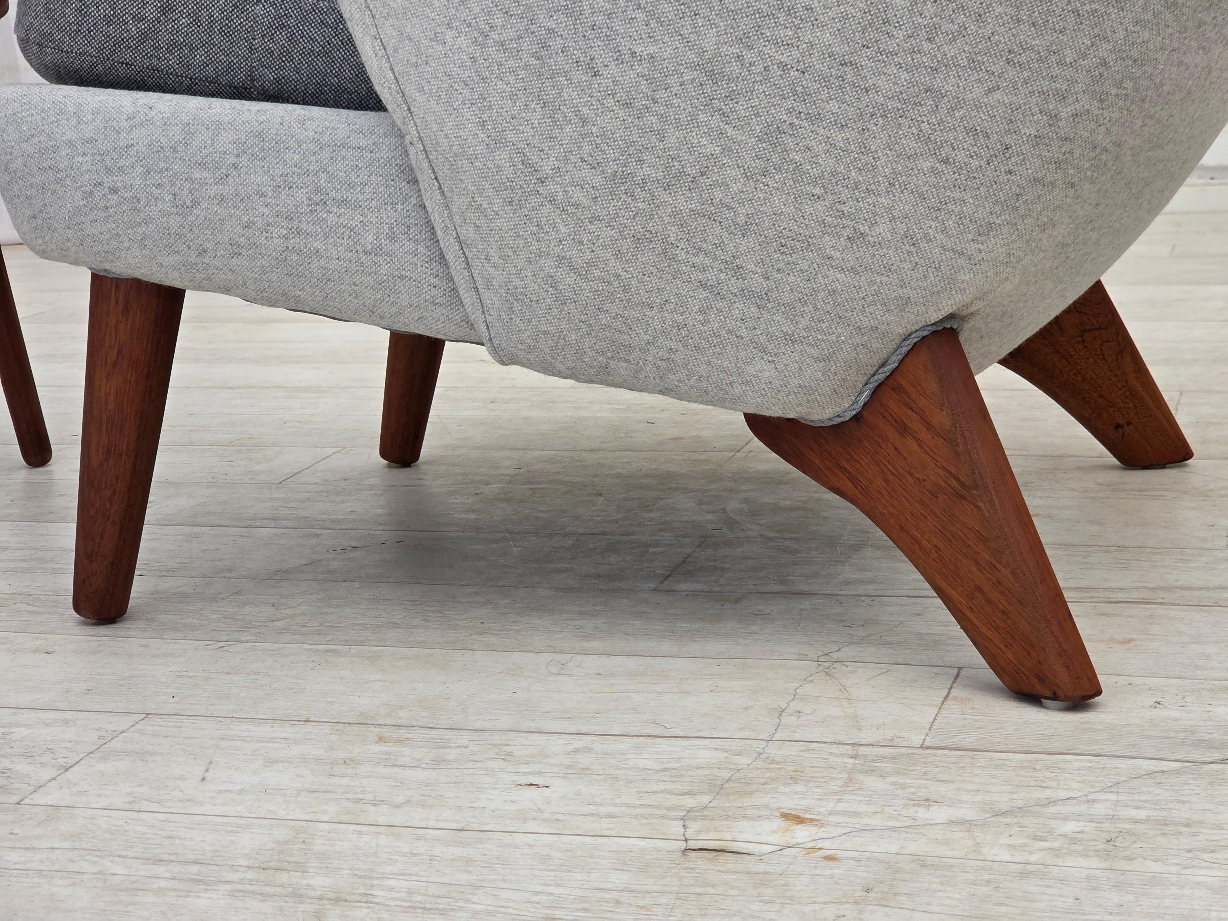 1970s, Danish high-backed armchair with stool, wool, teak wood. en venta 7