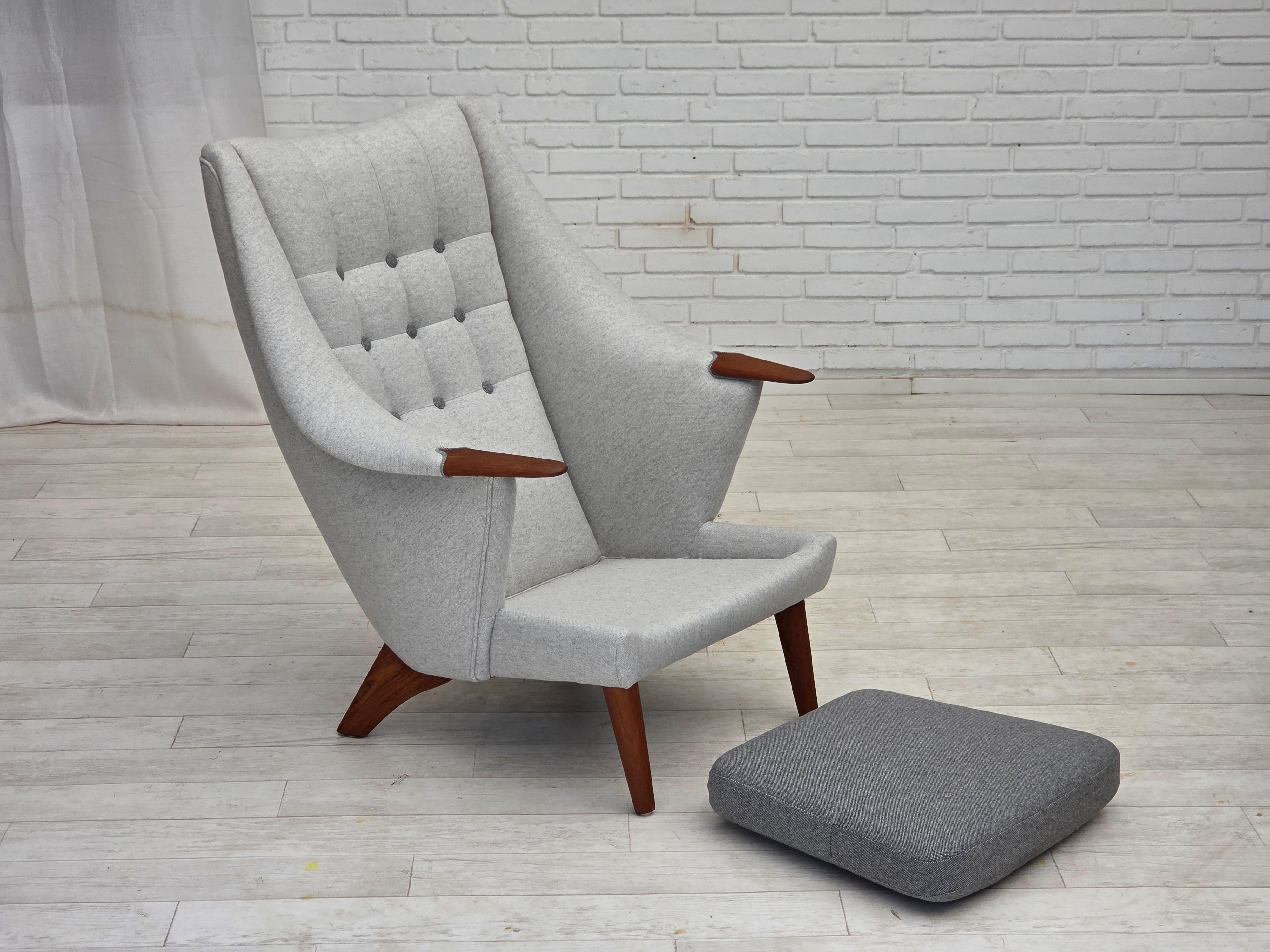 1970s, Danish high-backed armchair with stool, wool, teak wood. en venta 8