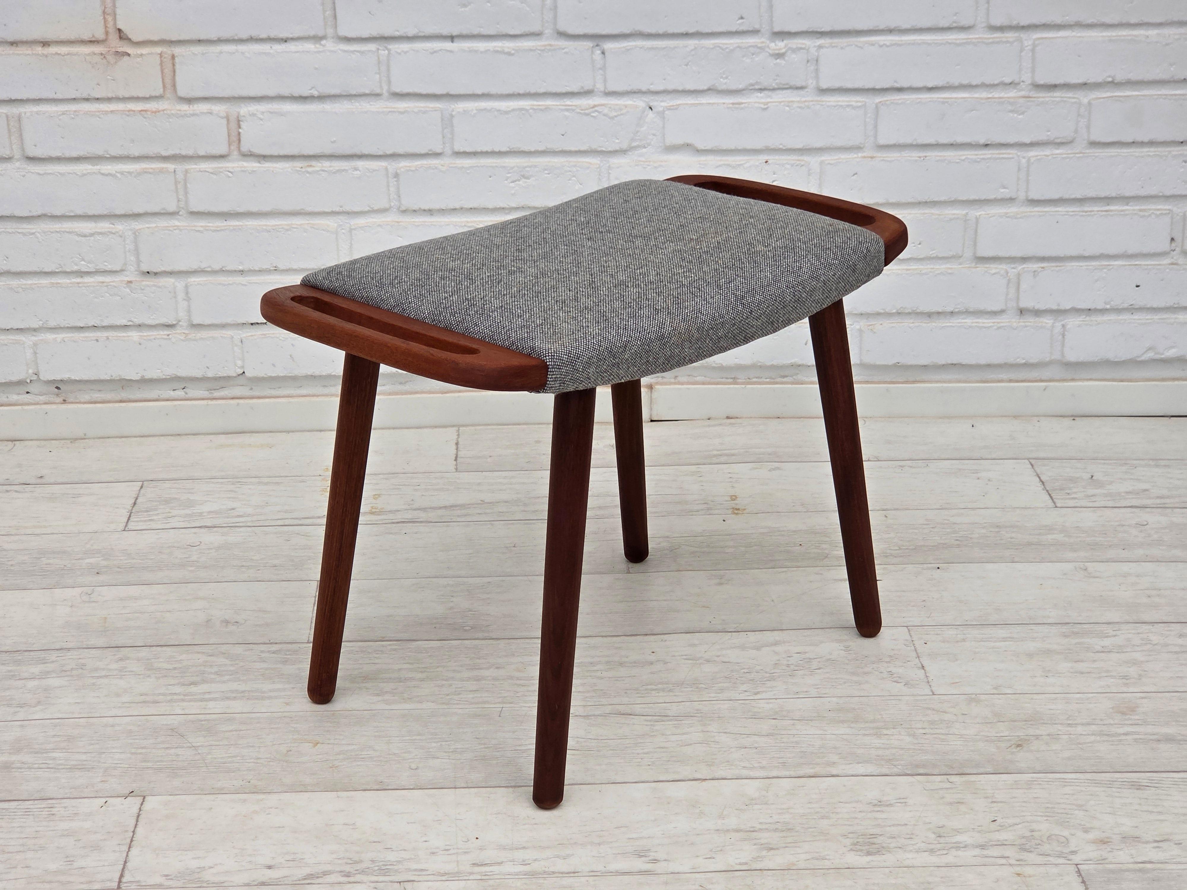 1970s, Danish high-backed armchair with stool, wool, teak wood. en venta 10