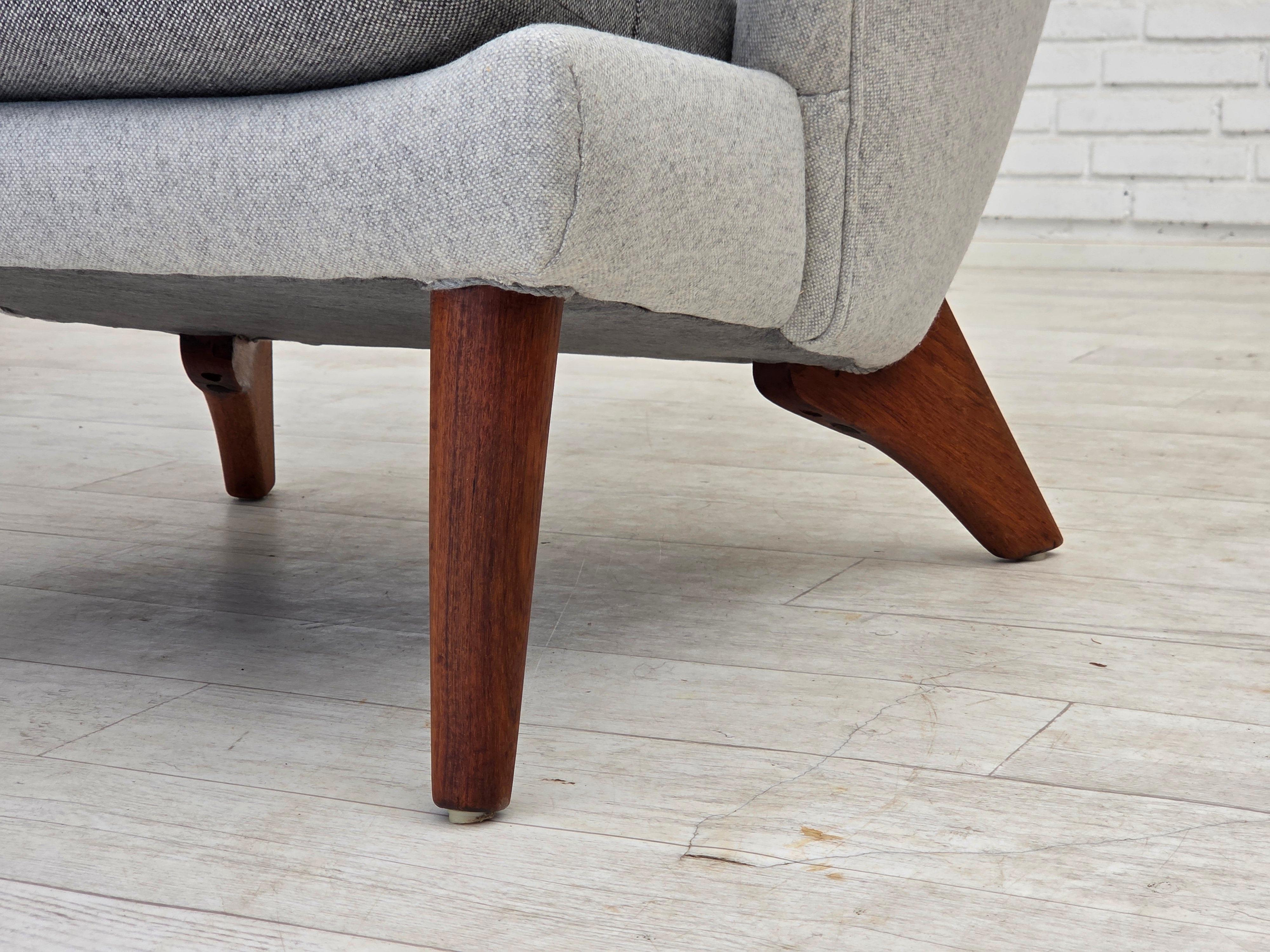 1970s, Danish high-backed armchair with stool, wool, teak wood. en venta 11