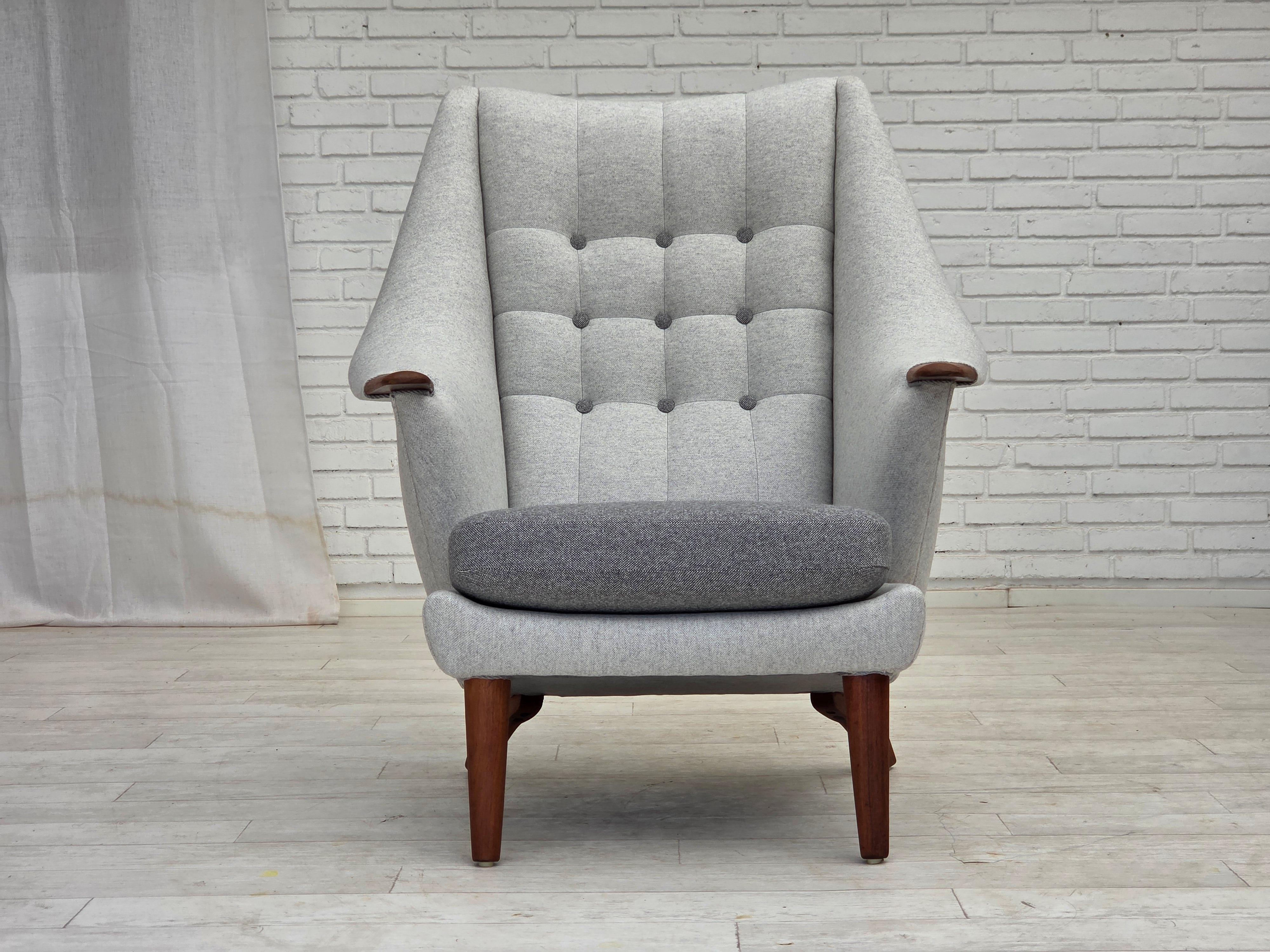 1970s, Danish high-backed armchair with stool, wool, teak wood. Escandinavo moderno en venta