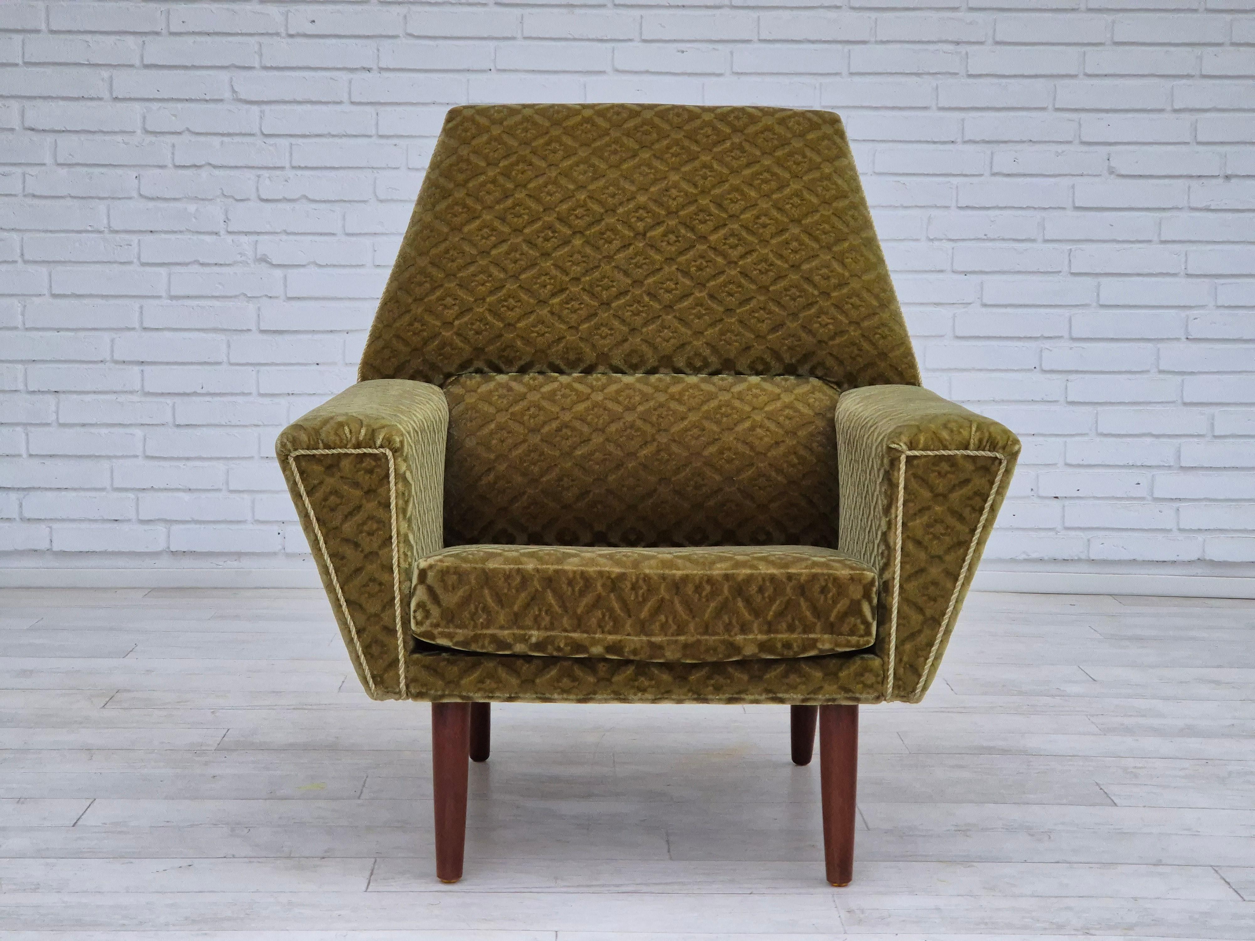Scandinavian Modern 1970s, Danish highback armchair by Georg Thams, original upholstery, velour. For Sale
