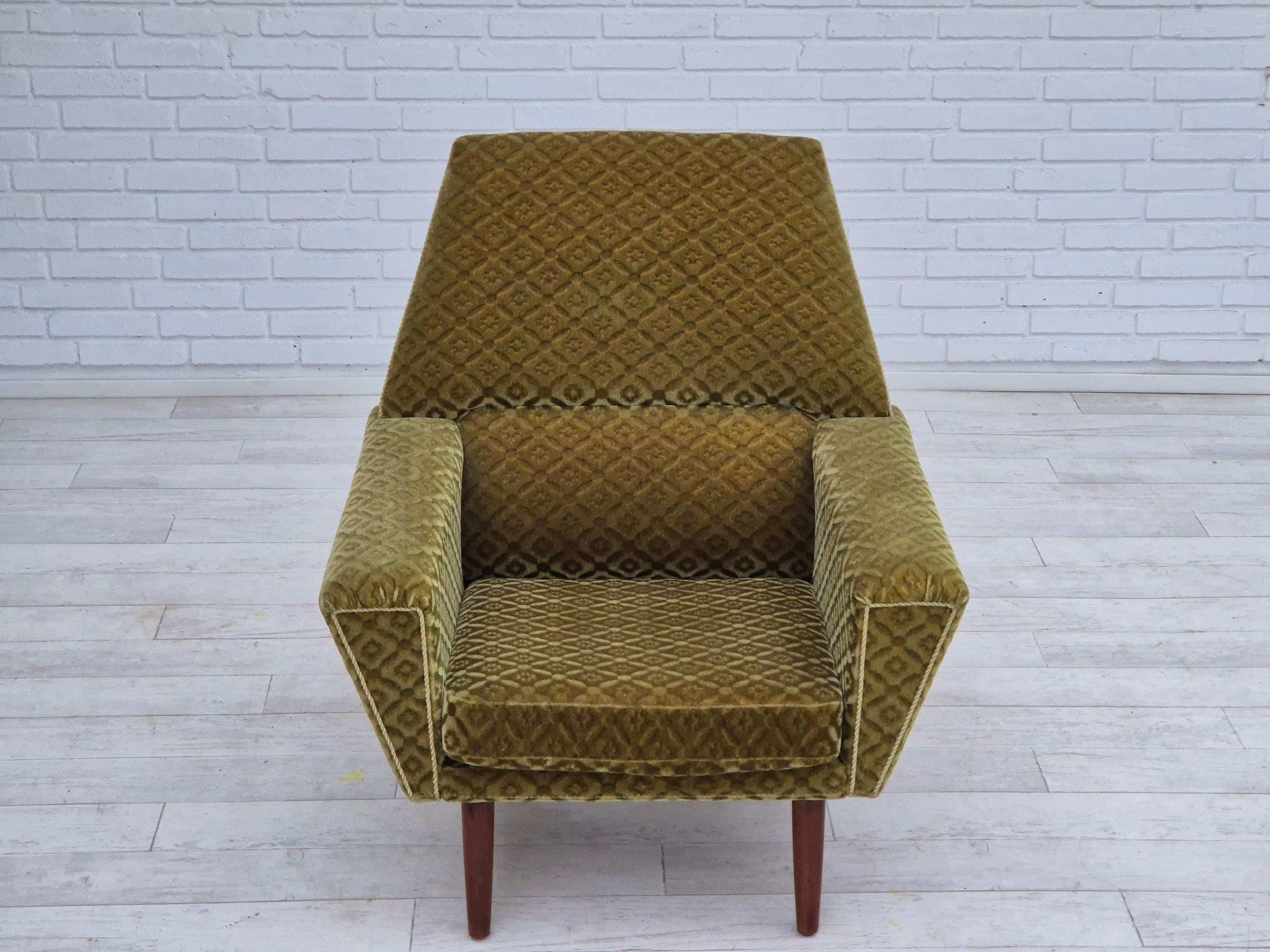 1970s, Danish highback armchair by Georg Thams, original upholstery, velour. In Good Condition For Sale In Tarm, 82