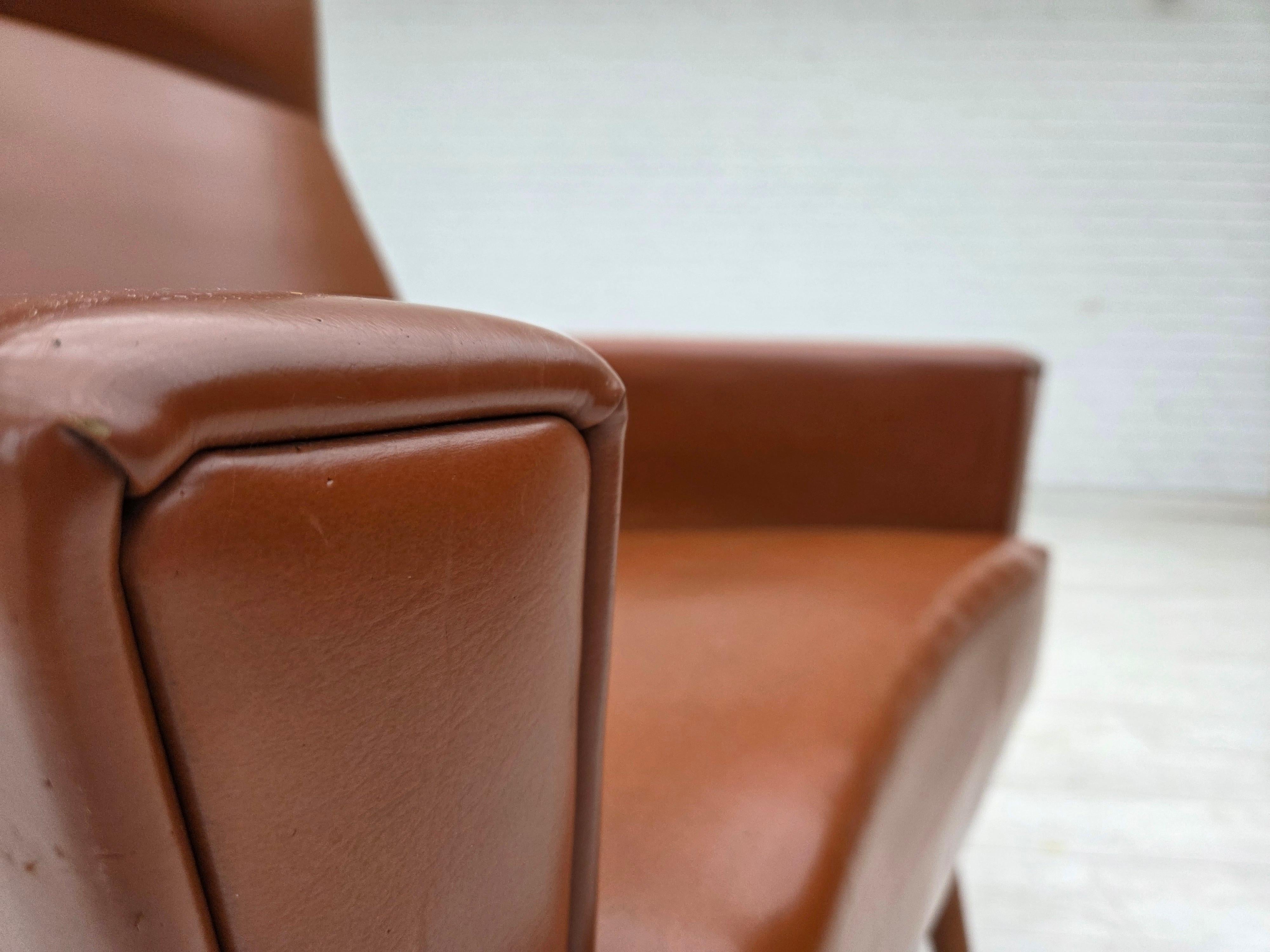 1970, fauteuil danois à dossier haut de Vejen Polstermøbelfabrik, état d'origine. en vente 5
