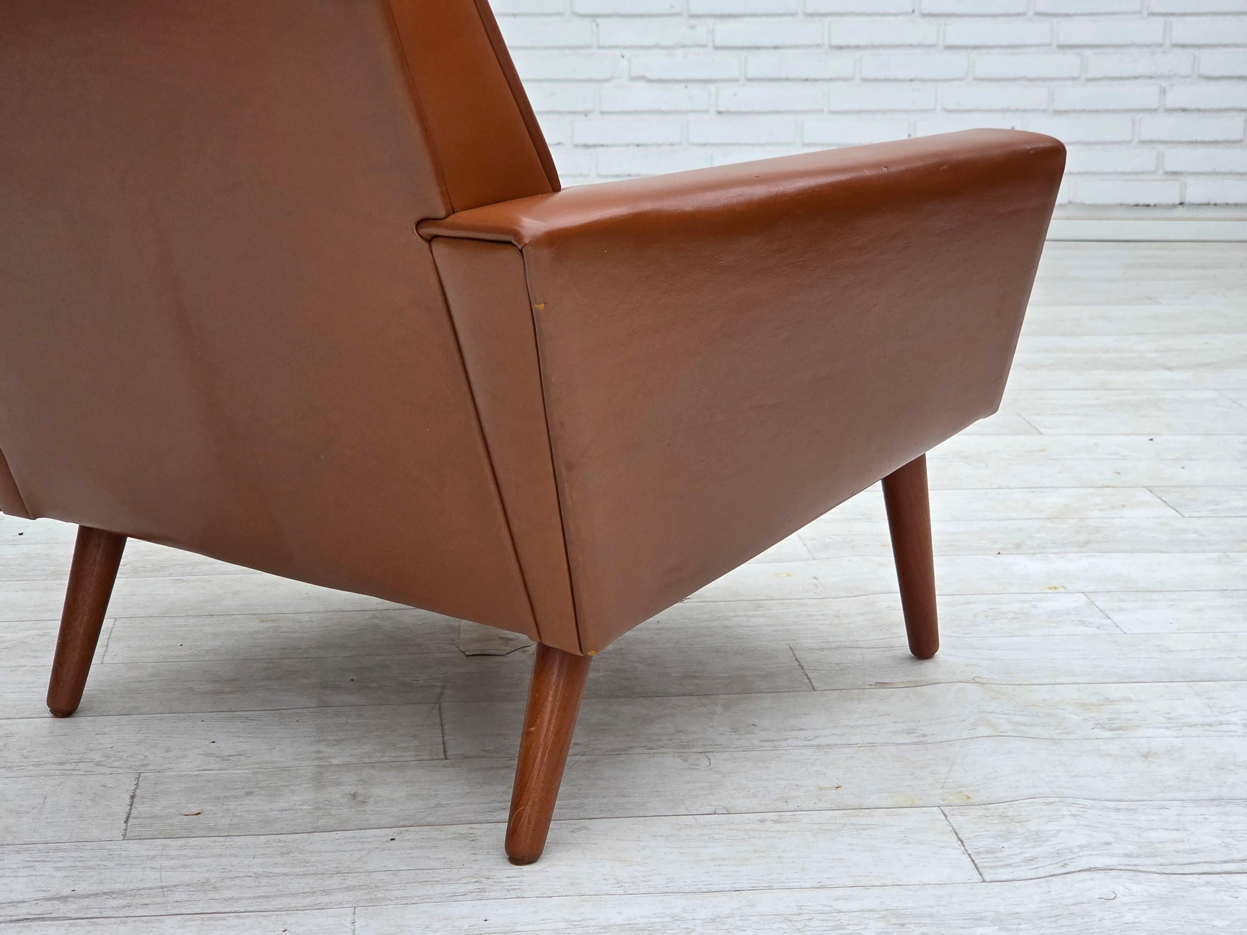 1970, fauteuil danois à dossier haut de Vejen Polstermøbelfabrik, état d'origine. en vente 8