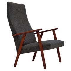Anni '70, poltrona danese con schienale alto, tessuto da arredamento, legno di teak.