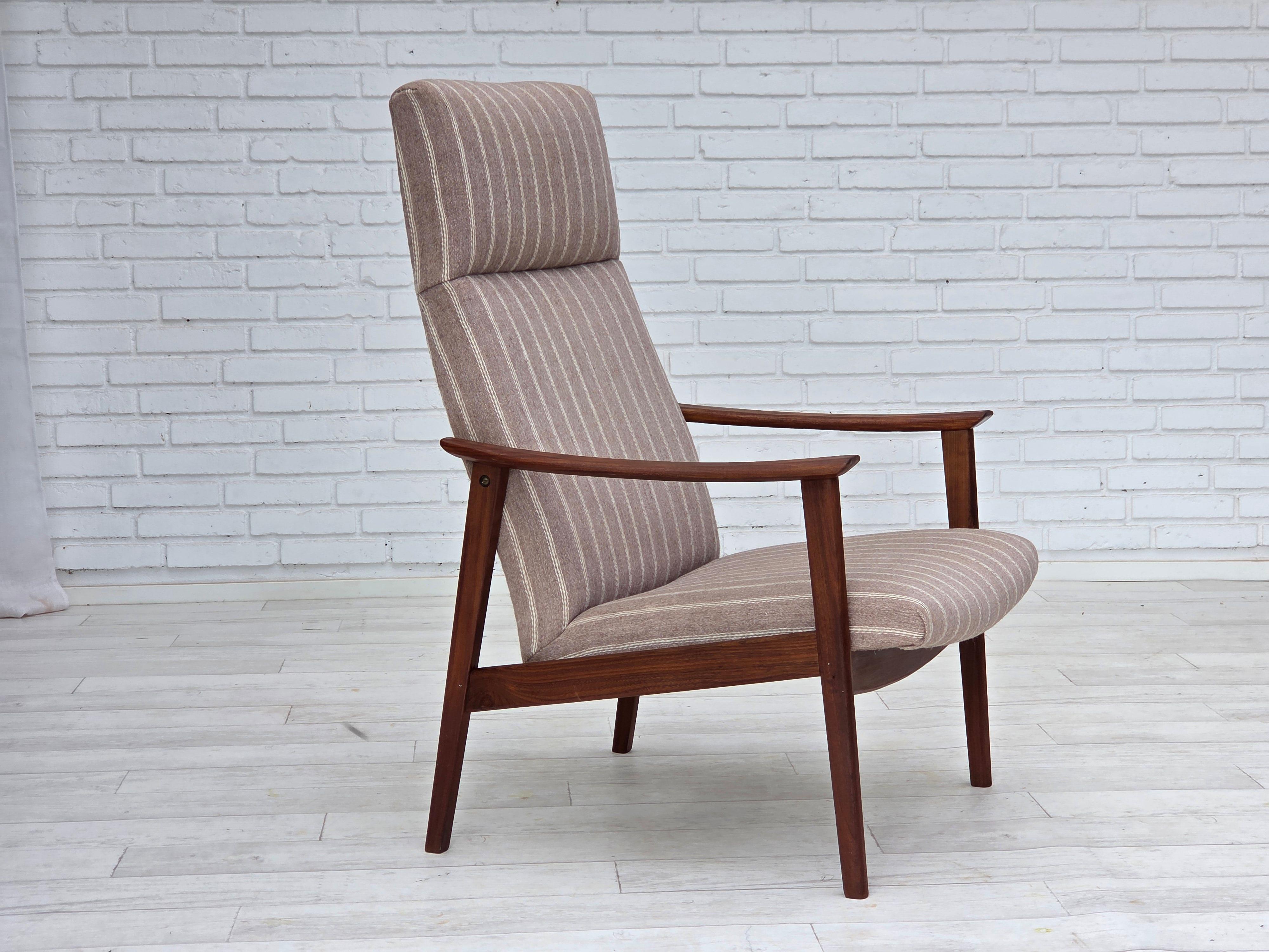Años 70, sillón danés de respaldo alto, mueble de lana, madera de teca, original. Danés en venta