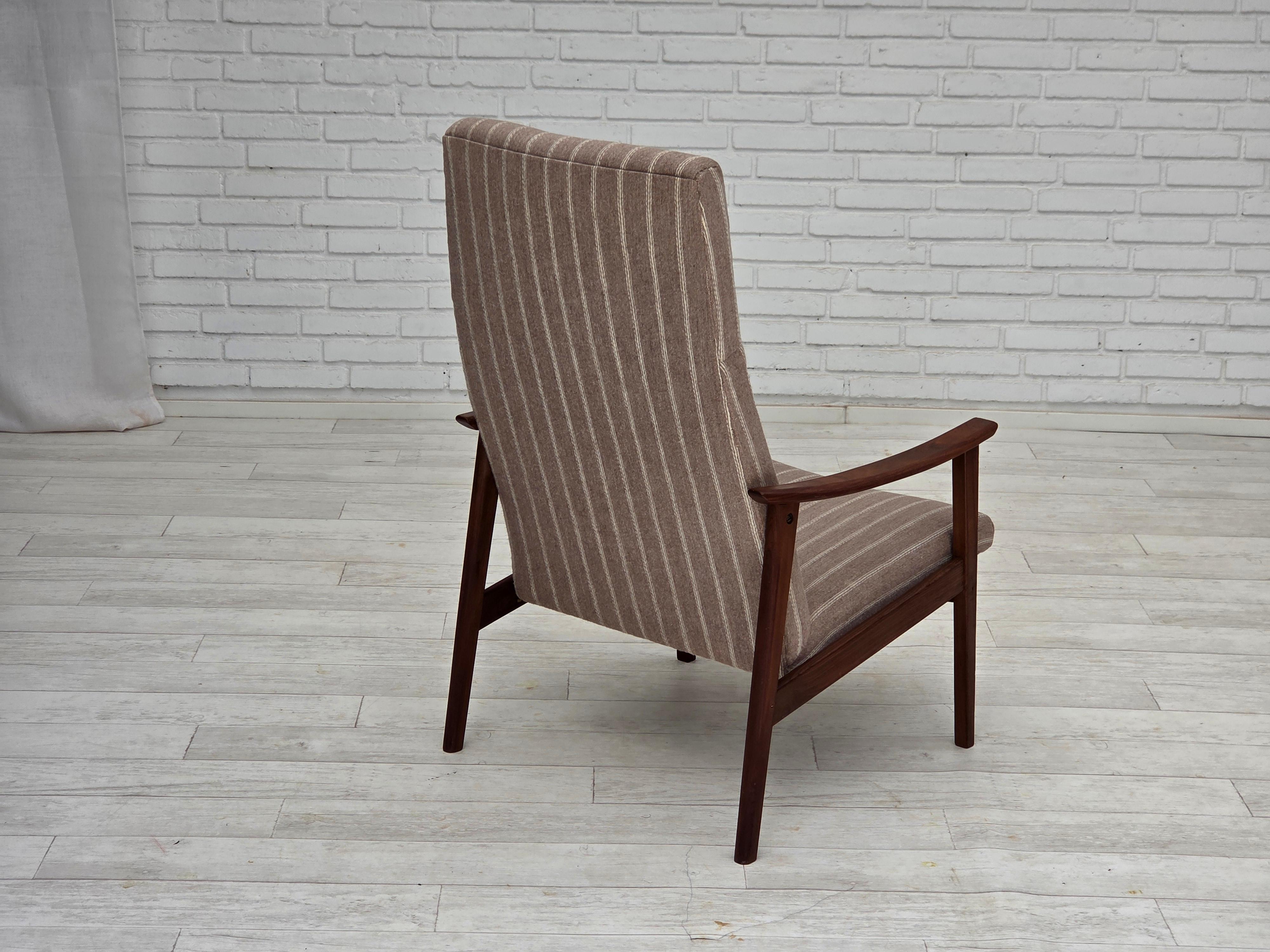 Años 70, sillón danés de respaldo alto, mueble de lana, madera de teca, original. en venta 1