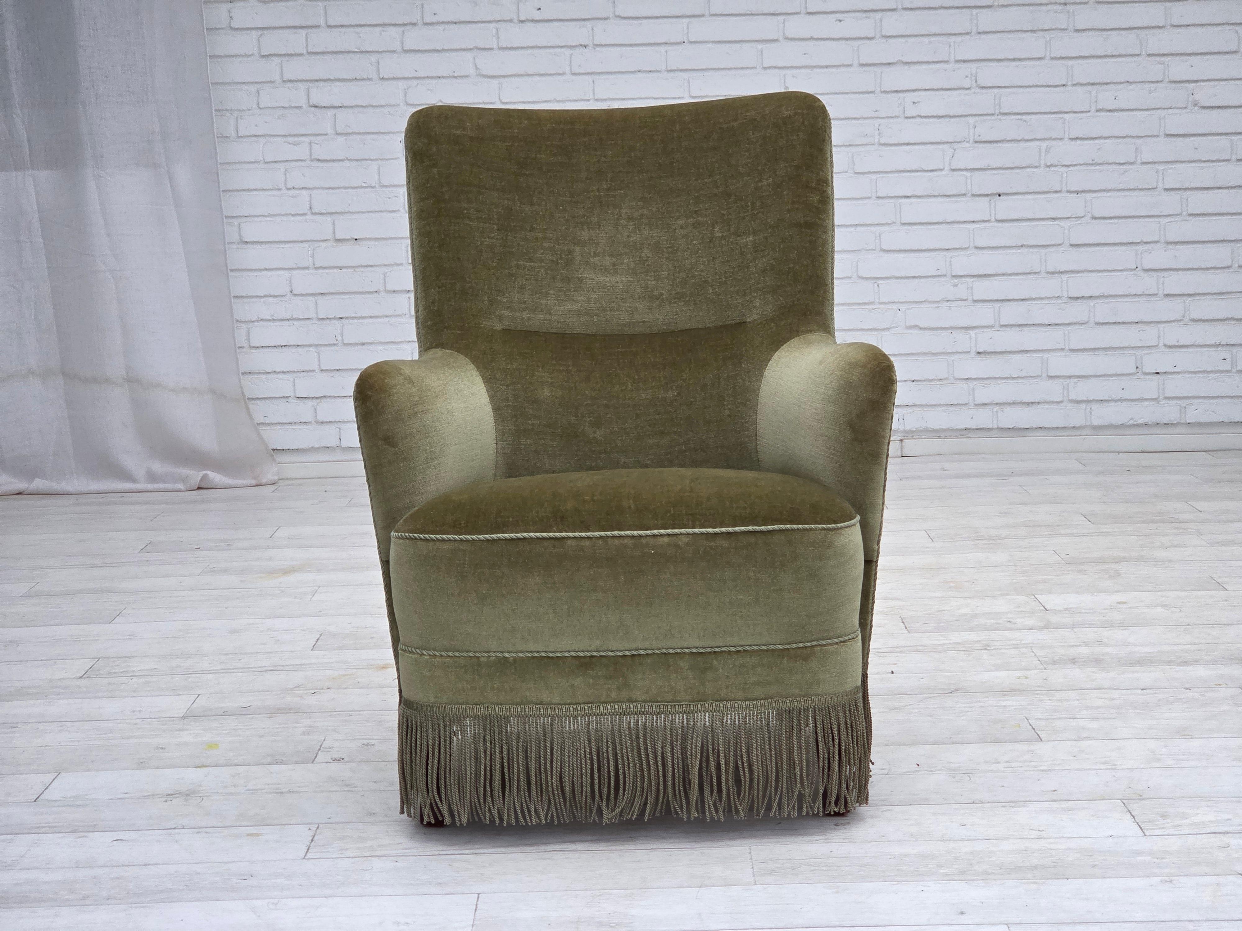 Hêtre 1970, fauteuil danois à dossier haut, velours vert pour meubles. en vente