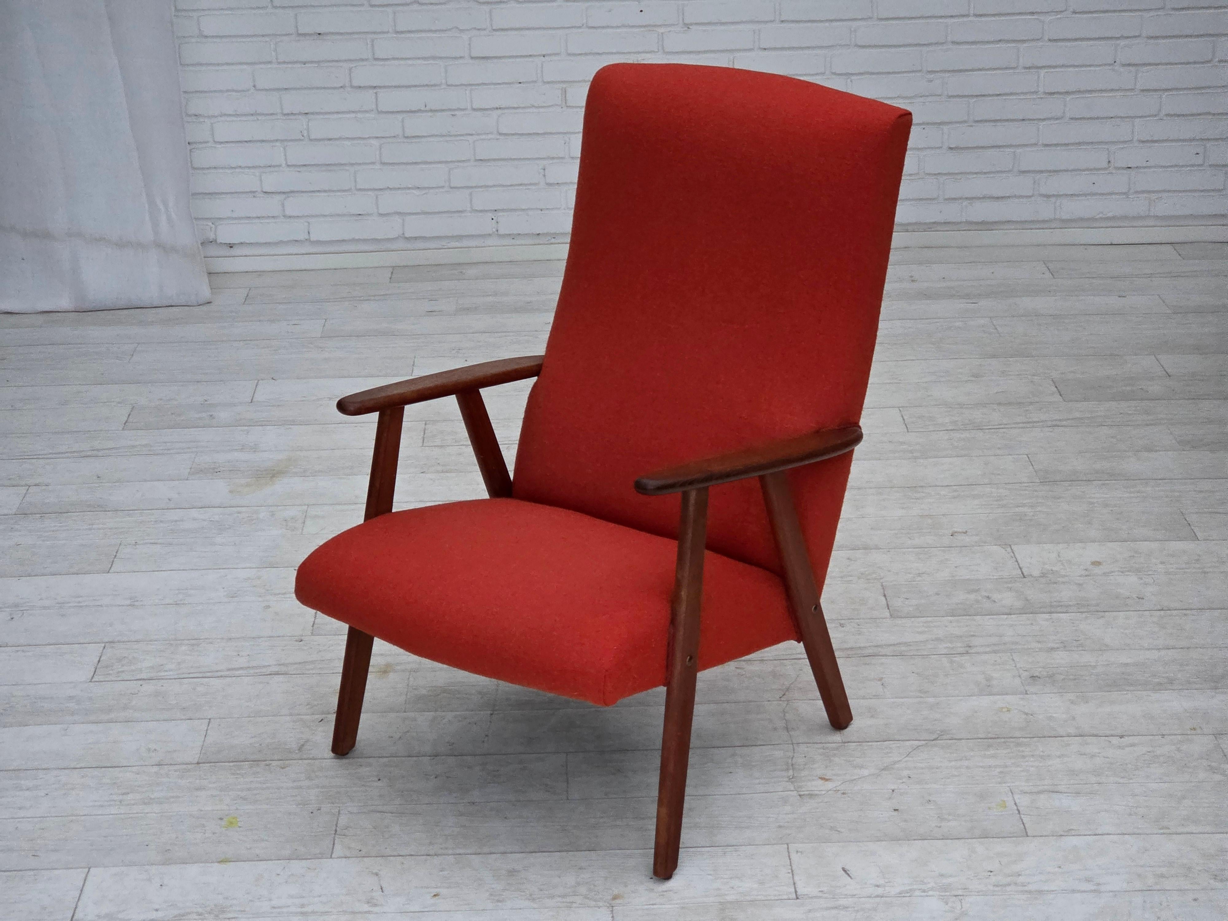 1970er Jahre, Dänischer Hochlehner-Sessel, orangefarbene Möbelwolle, Teakholz, Eichenholz. im Angebot 10