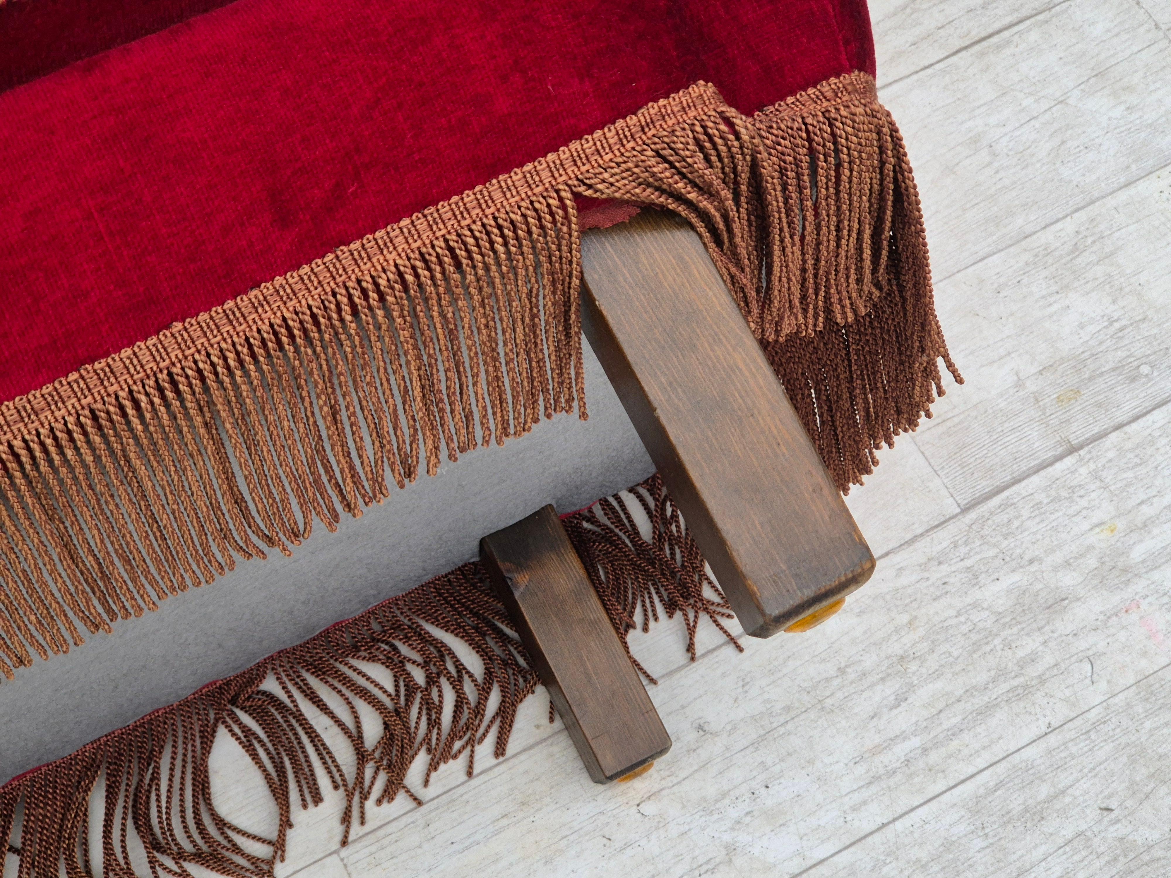 Dänischer Sessel mit hoher Rückenlehne, Originalzustand, 1970er Jahre, roter Möbelsamt. im Angebot 12