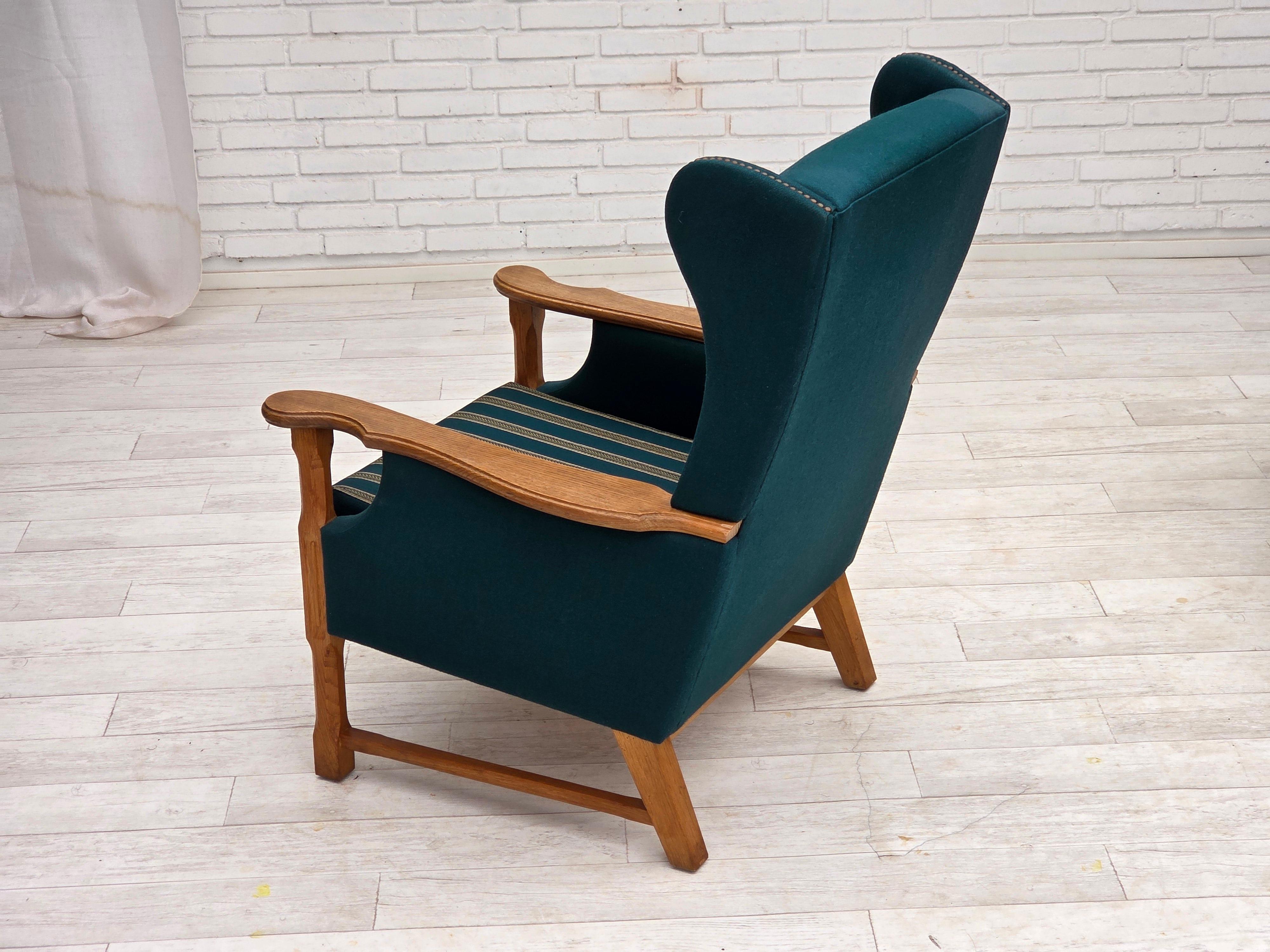 1970, fauteuil danois à dossier haut, laine d'ameublement vert turc, bois de chêne massif. en vente 7