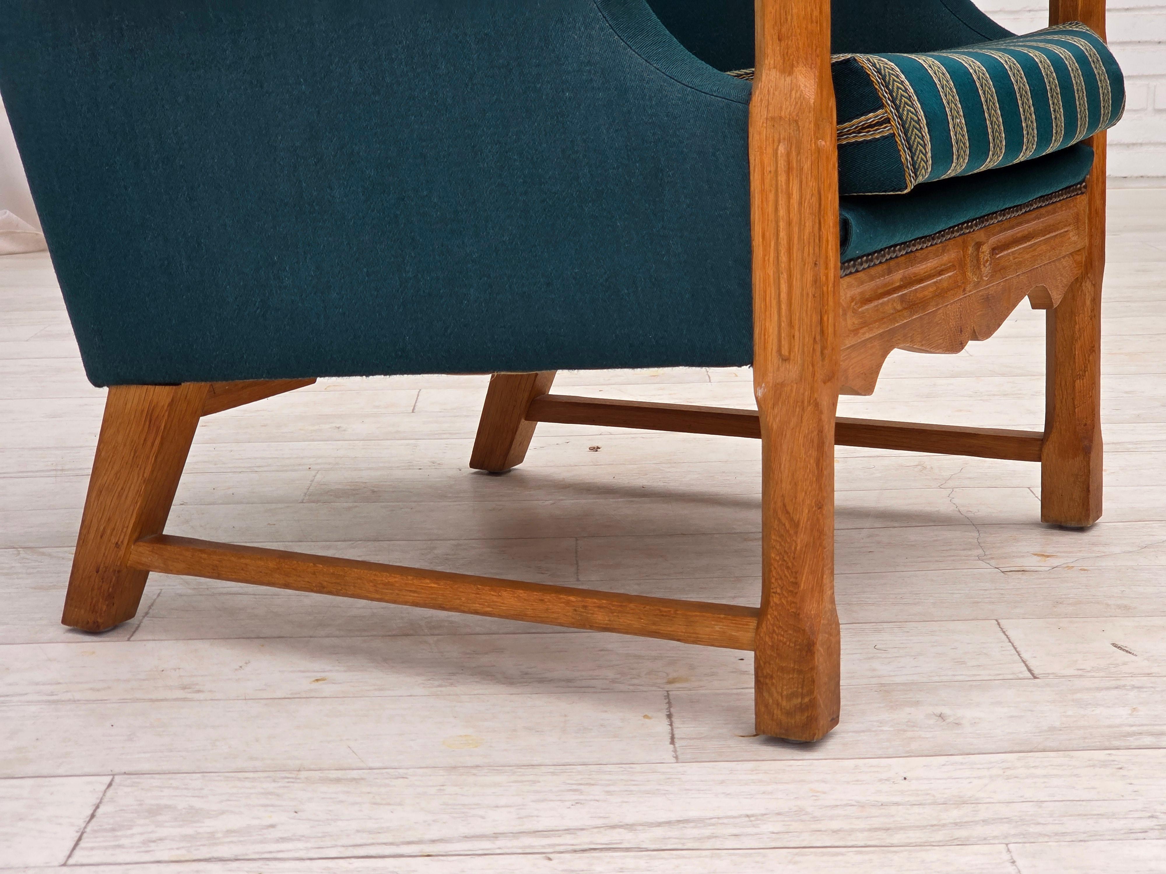 1970, fauteuil danois à dossier haut, laine d'ameublement vert turc, bois de chêne massif. en vente 11