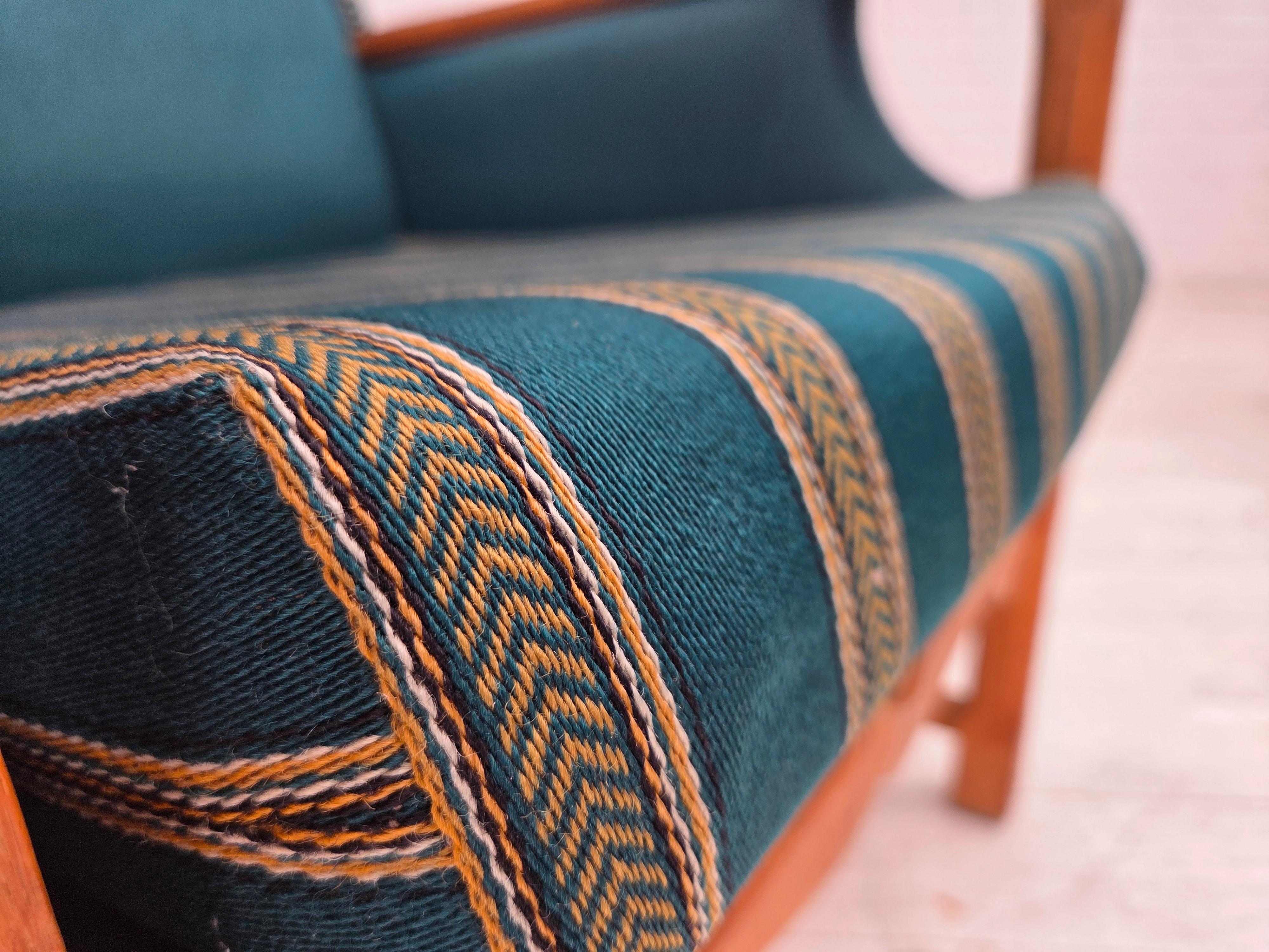 Danois 1970, fauteuil danois à dossier haut, laine d'ameublement vert turc, bois de chêne massif. en vente