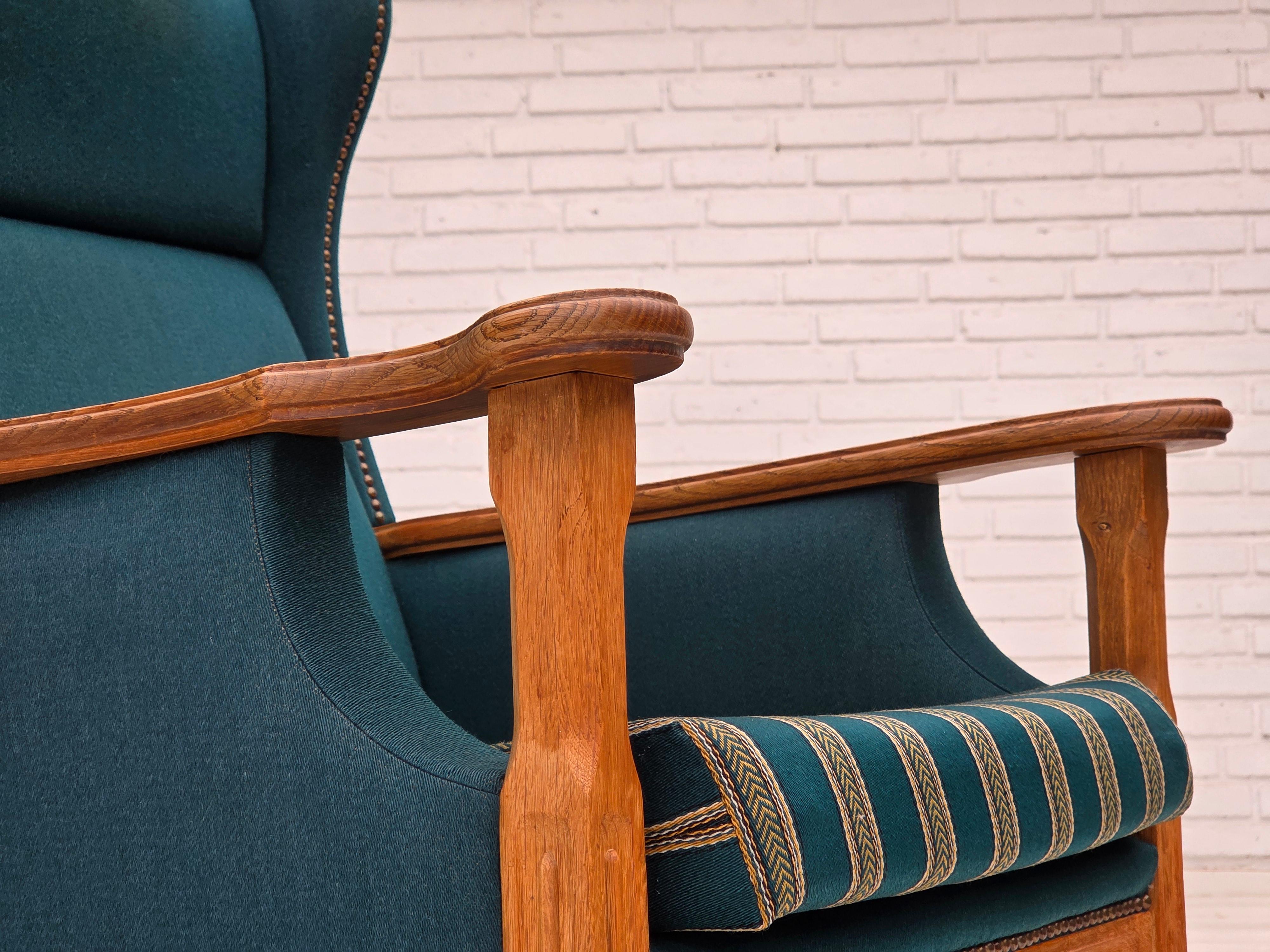 Fin du 20e siècle 1970, fauteuil danois à dossier haut, laine d'ameublement vert turc, bois de chêne massif. en vente
