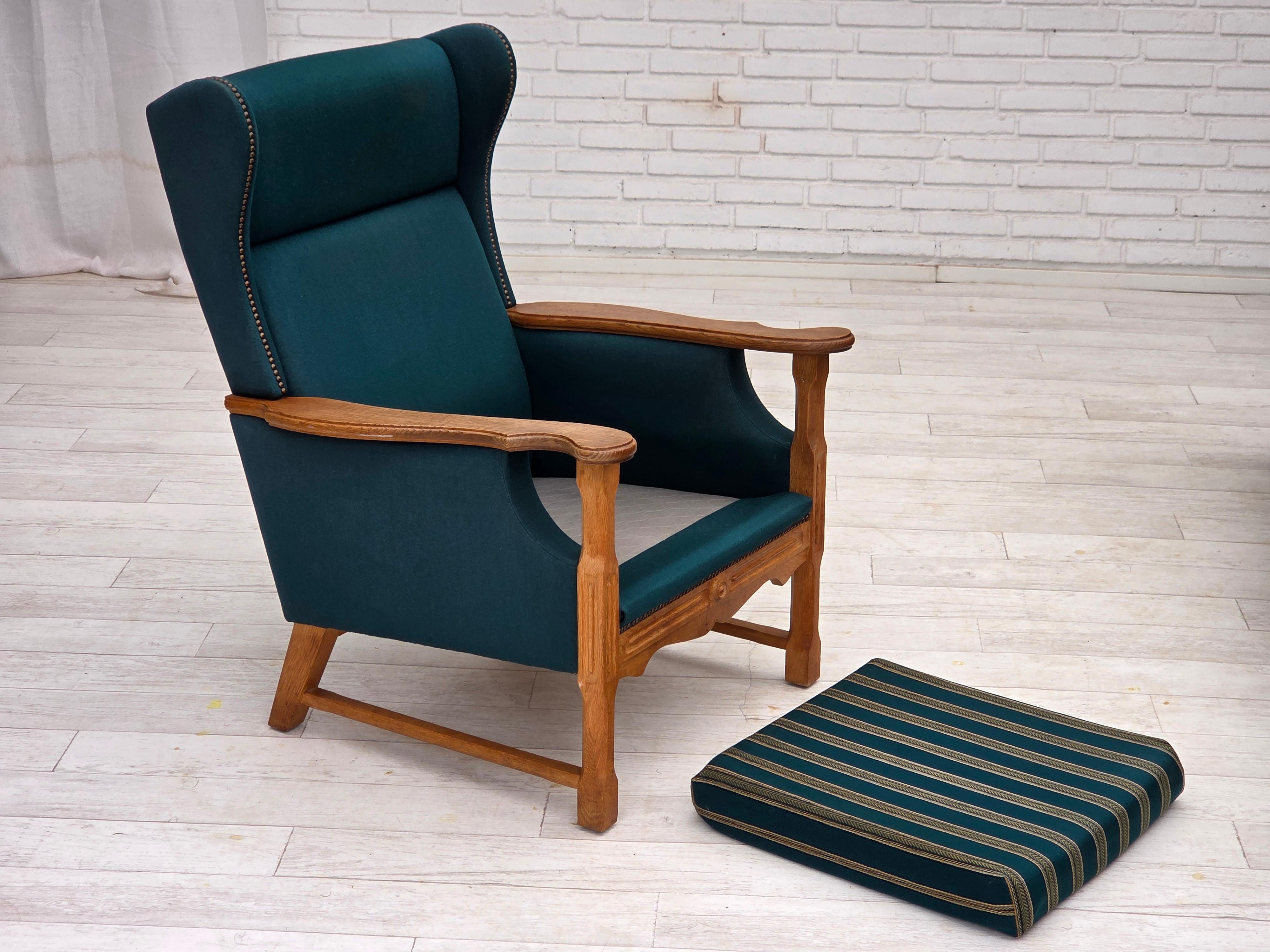Laine 1970, fauteuil danois à dossier haut, laine d'ameublement vert turc, bois de chêne massif. en vente