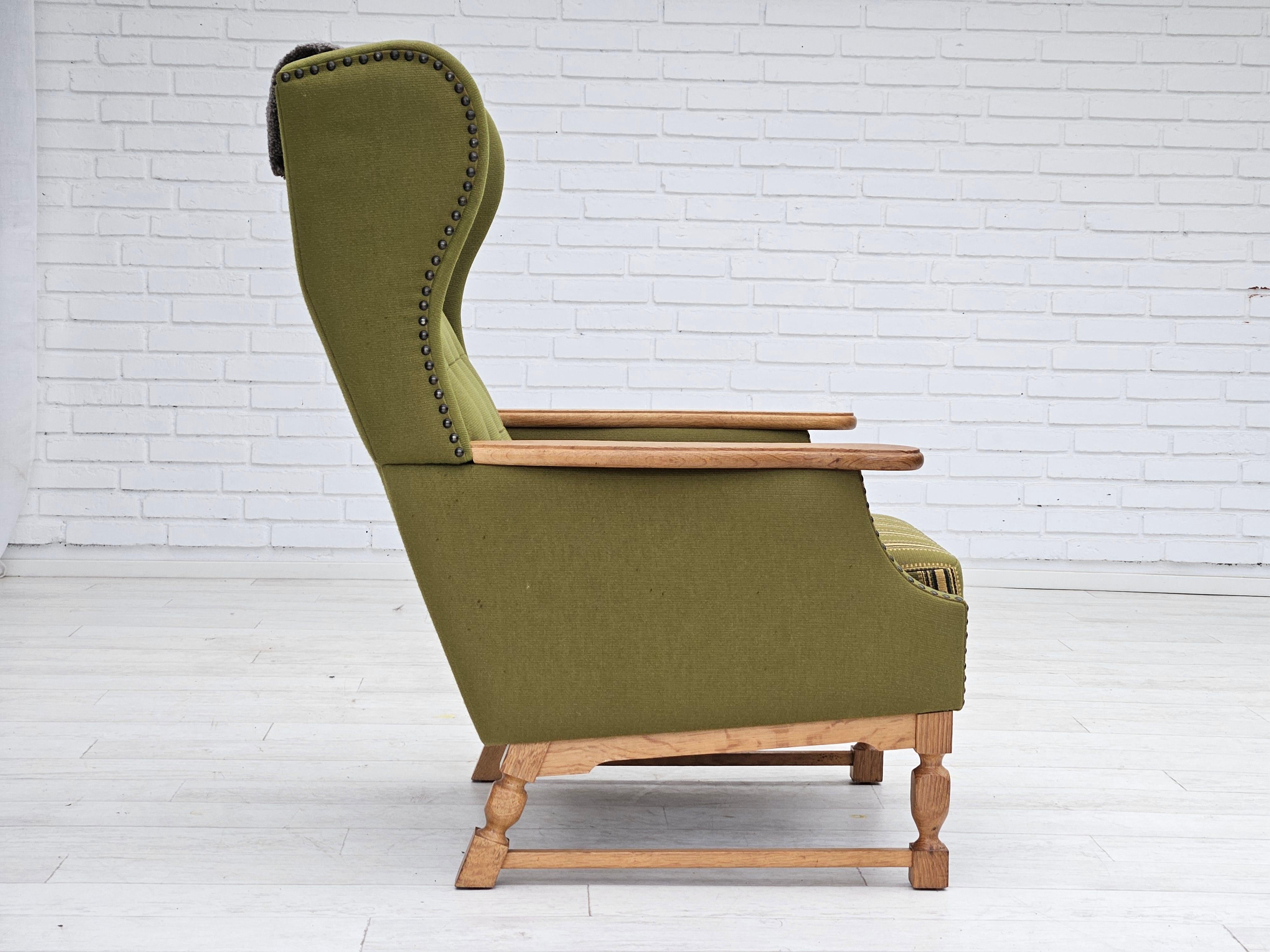 Danois 1970, fauteuil danois à dossier haut, laine, chêne, original en très bon état. en vente
