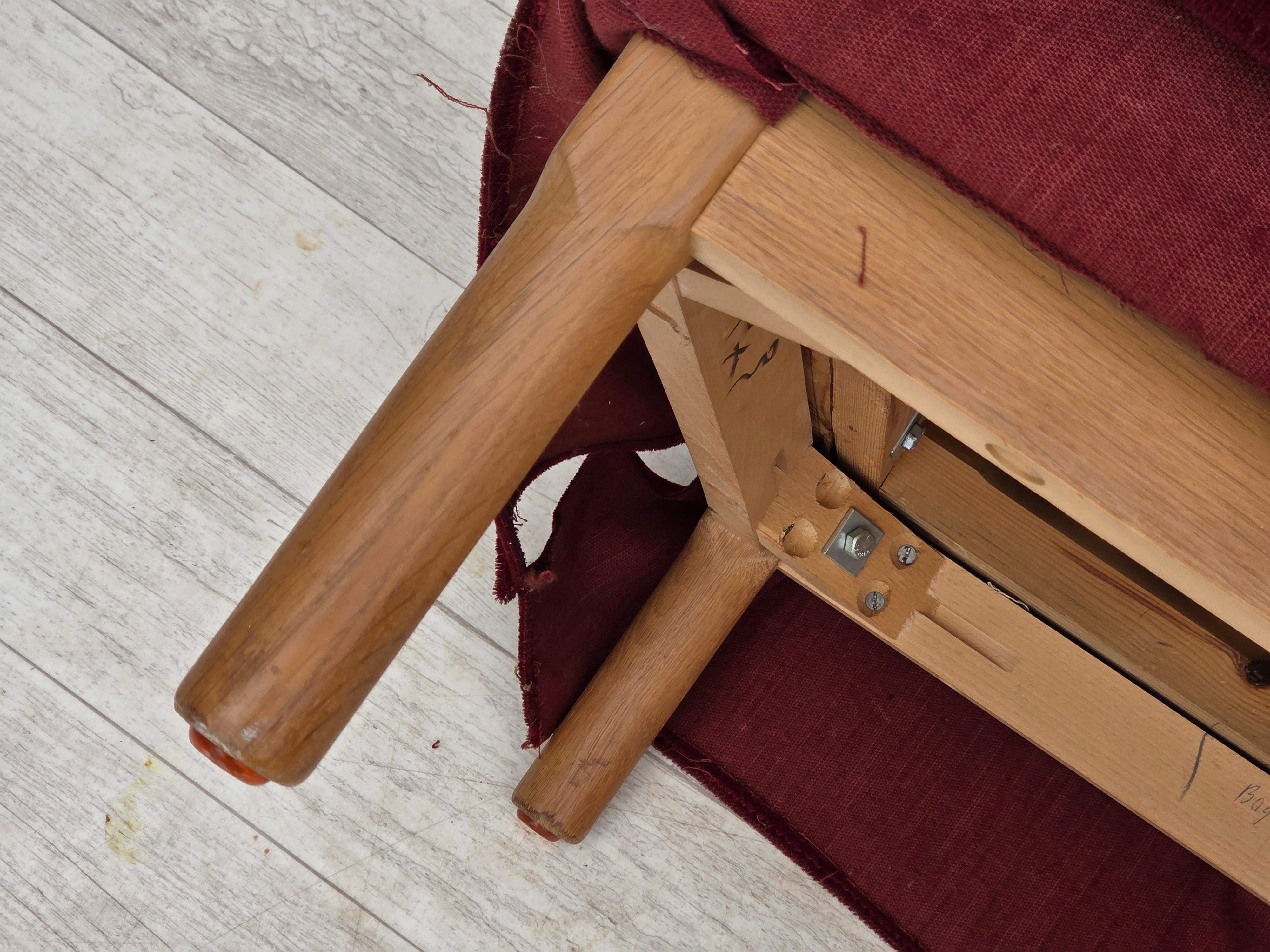 1970, chaise danoise à dossier haut, velours de meubles rouge cerise, pieds en bois de frêne. en vente 8